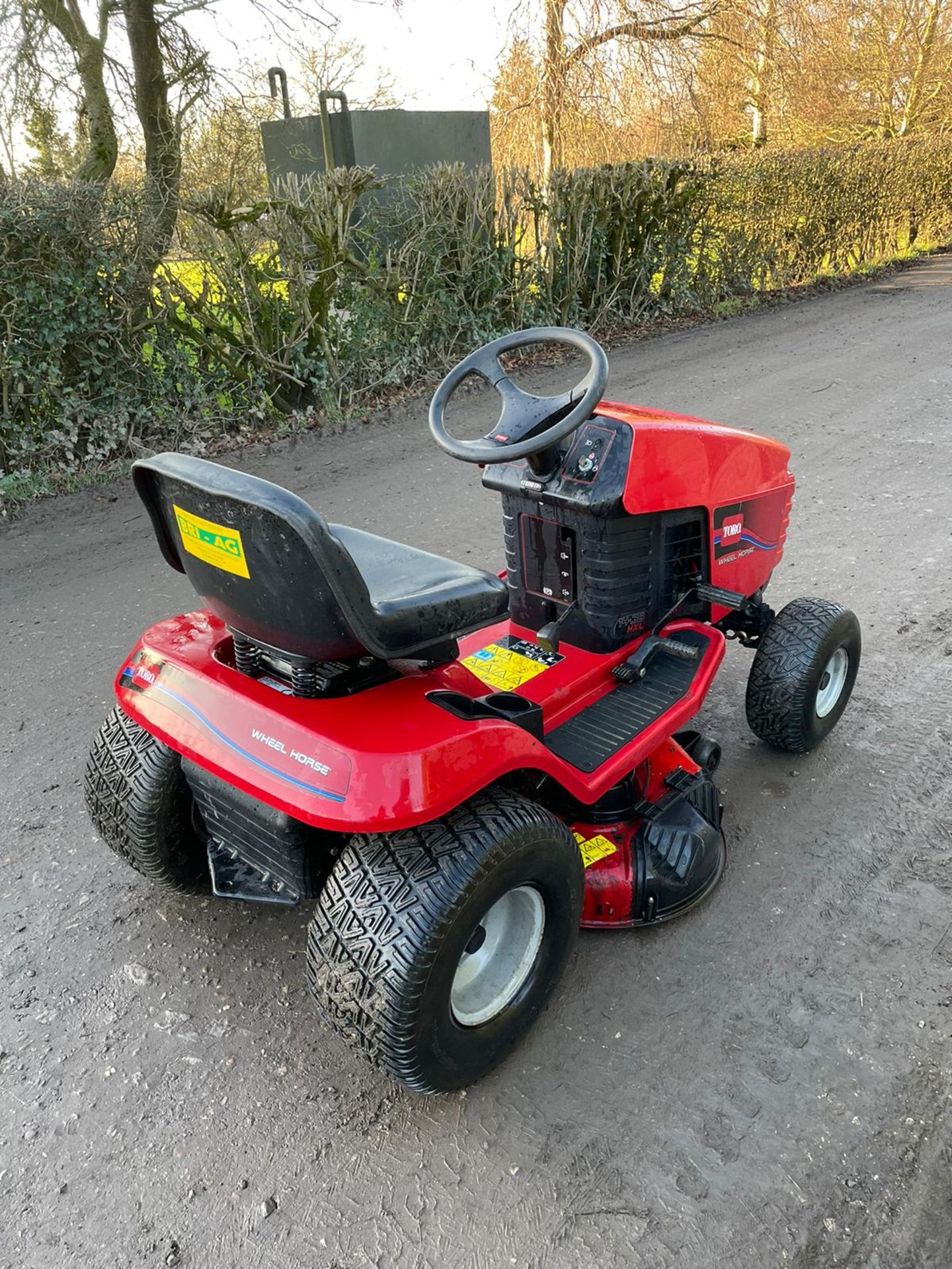 TORO 14-38 HXL RIDE ON MOWER, RUNS, DRIVES AND CUTS, CLEAN MACHINE *NO VAT* - Image 4 of 6