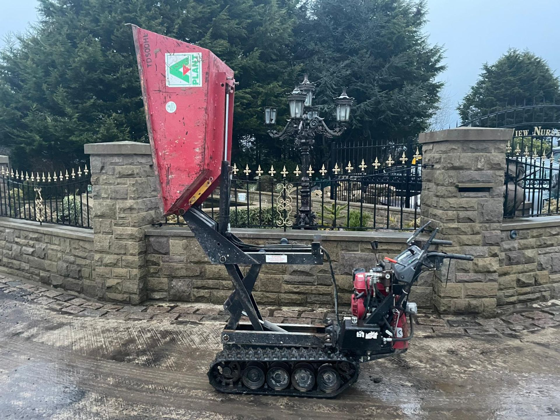 TASKMAN WALK BEHIND TRACKED DUMPER, HONDA PETROL ENGINE, HI TIP, RUNS, DRIVES & LIFTS *PLUS VAT*