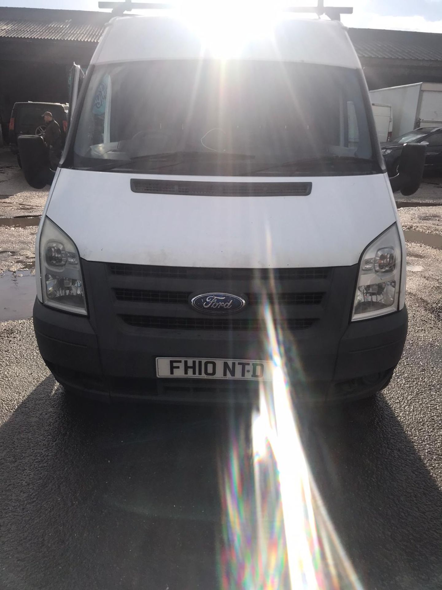 2010/10 REG FORD TRANSIT 115 T350L RWD 2.4 DIESEL WHITE PANEL VAN, SHOWING 4 FORMER KEEPERS *NO VAT* - Image 2 of 8