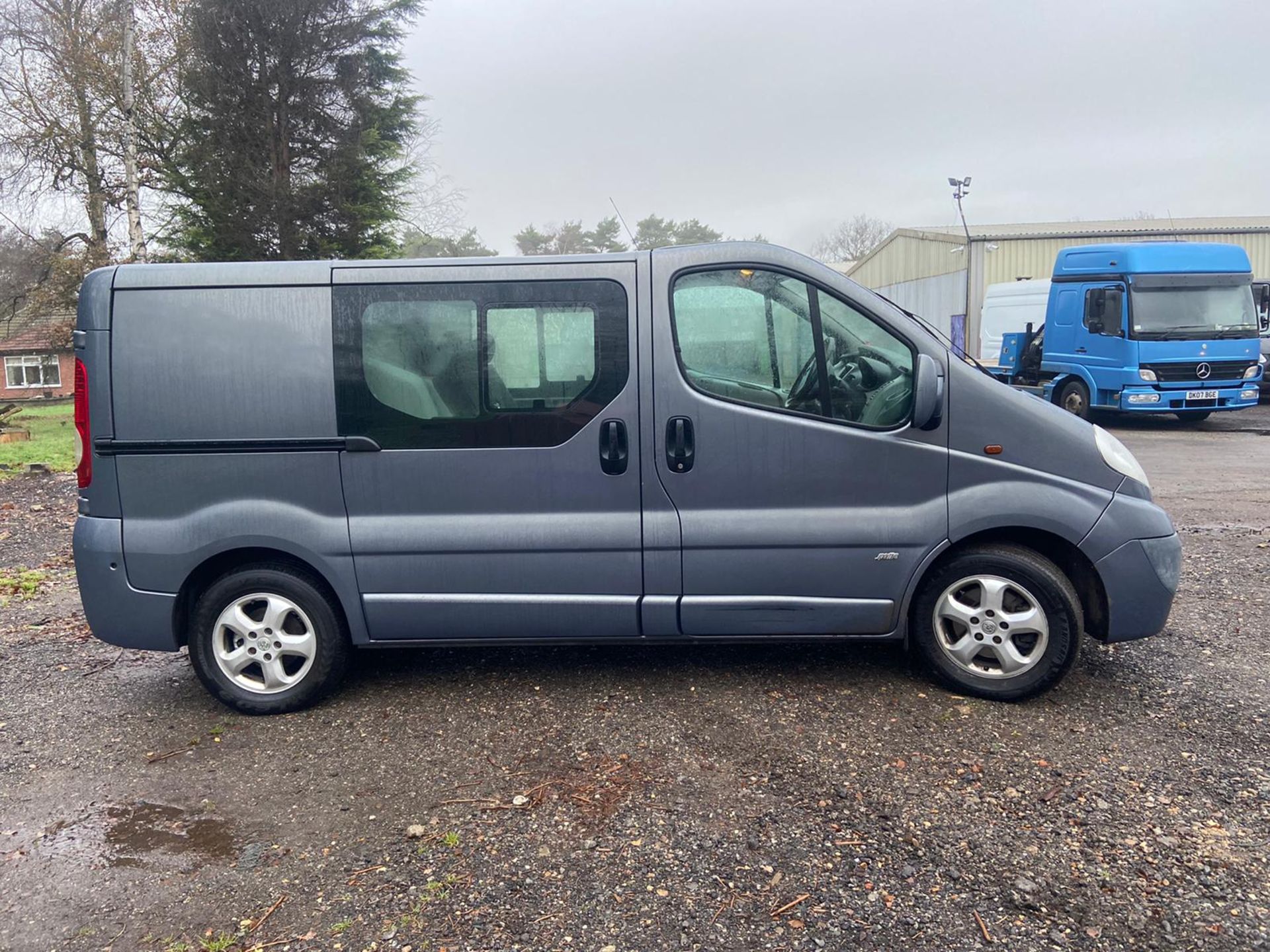 2011/61 REG VAUXHALL VIVARO 2900 SPORT CDTI SW 2.0 DIESEL GREY PANEL VAN, SHOWING 1 FORMER KEEPER - Image 7 of 12