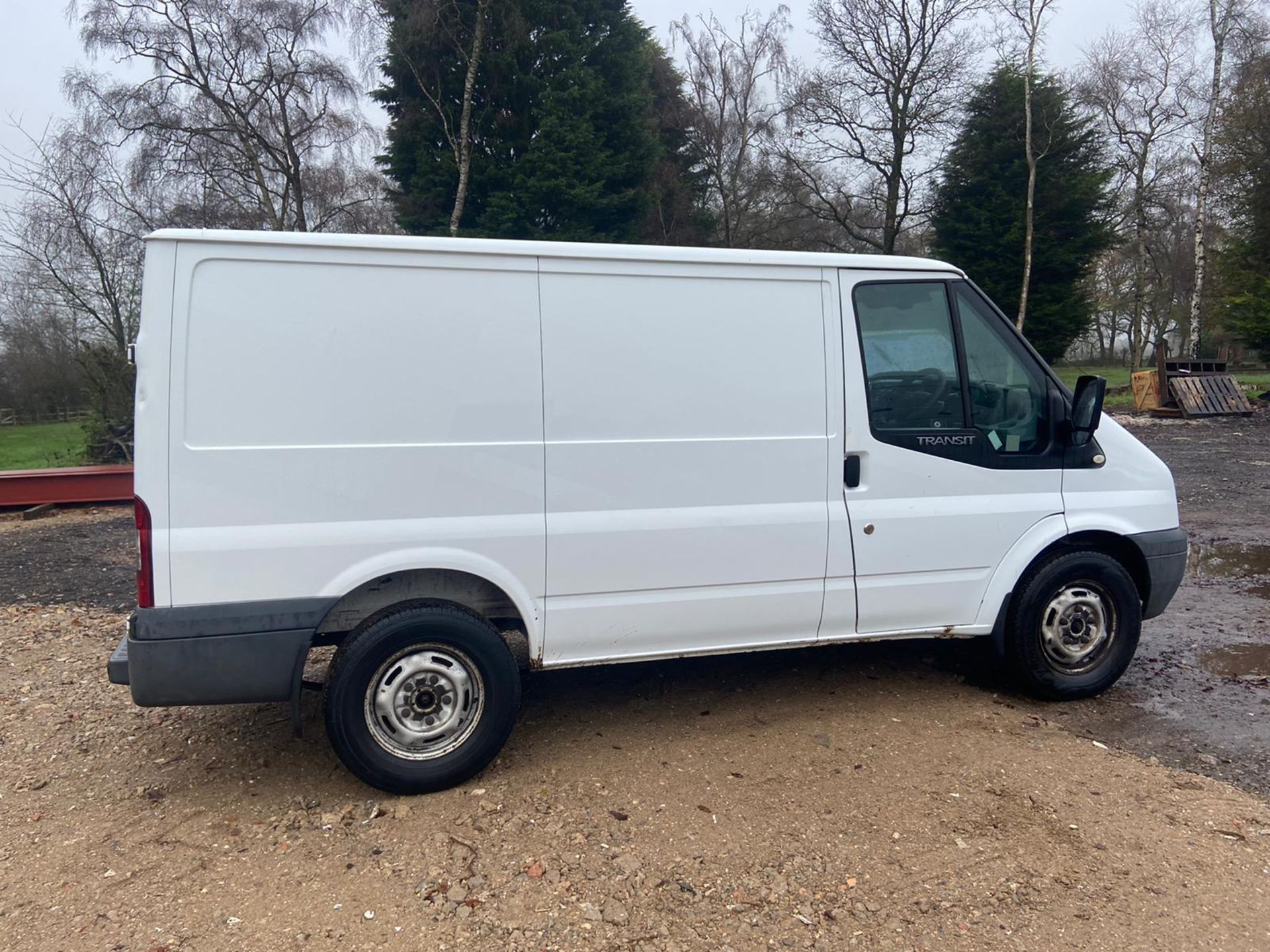 2011/11 REG FORD TRANSIT 115 T280S ECON FW 2.2 DIESEL WHITE PANEL VAN, SHOWING 0 FORMER KEEPERS - Image 6 of 11