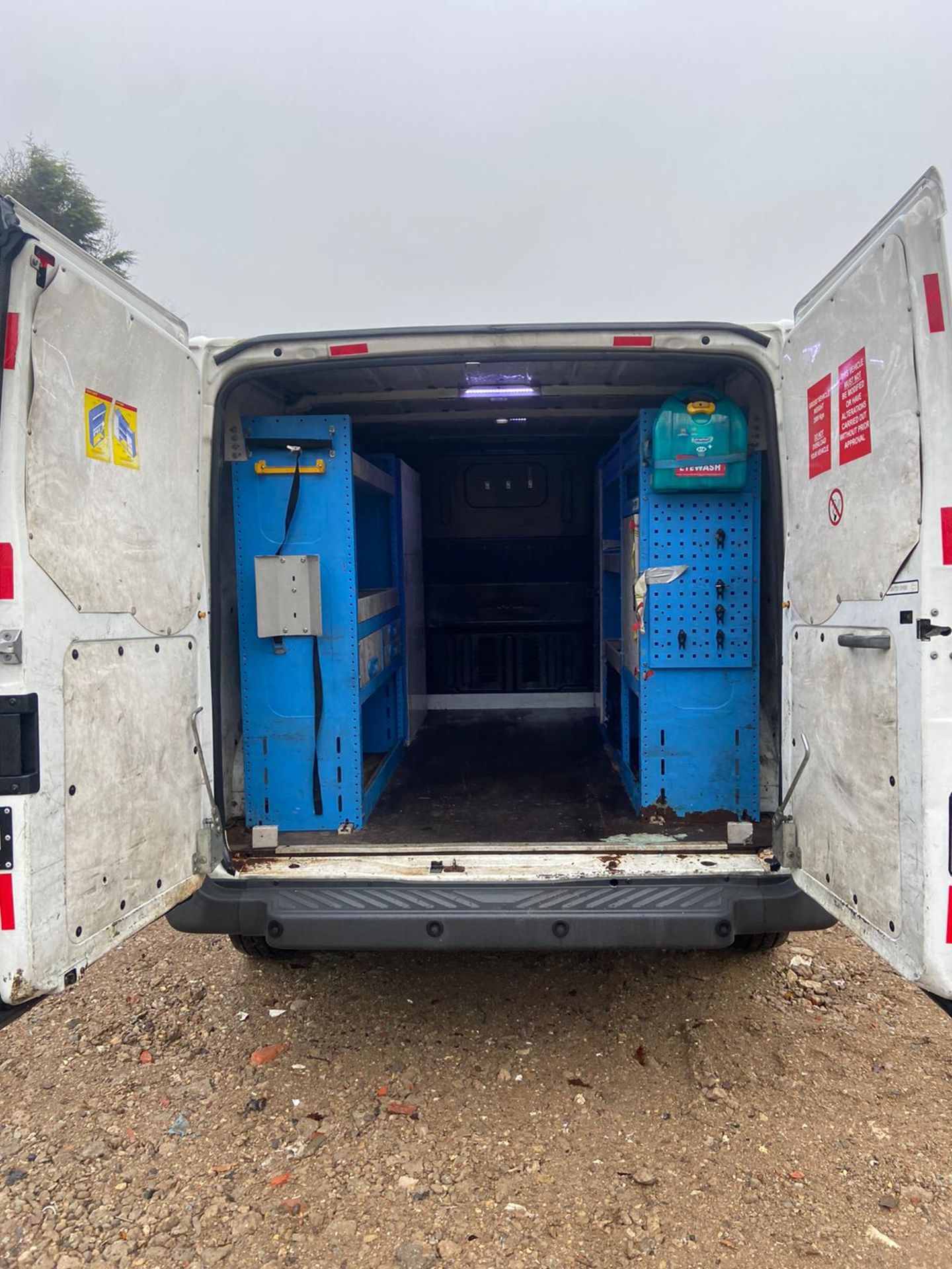 2011/11 REG FORD TRANSIT 115 T280S ECON FW 2.2 DIESEL WHITE PANEL VAN, SHOWING 0 FORMER KEEPERS - Image 9 of 11