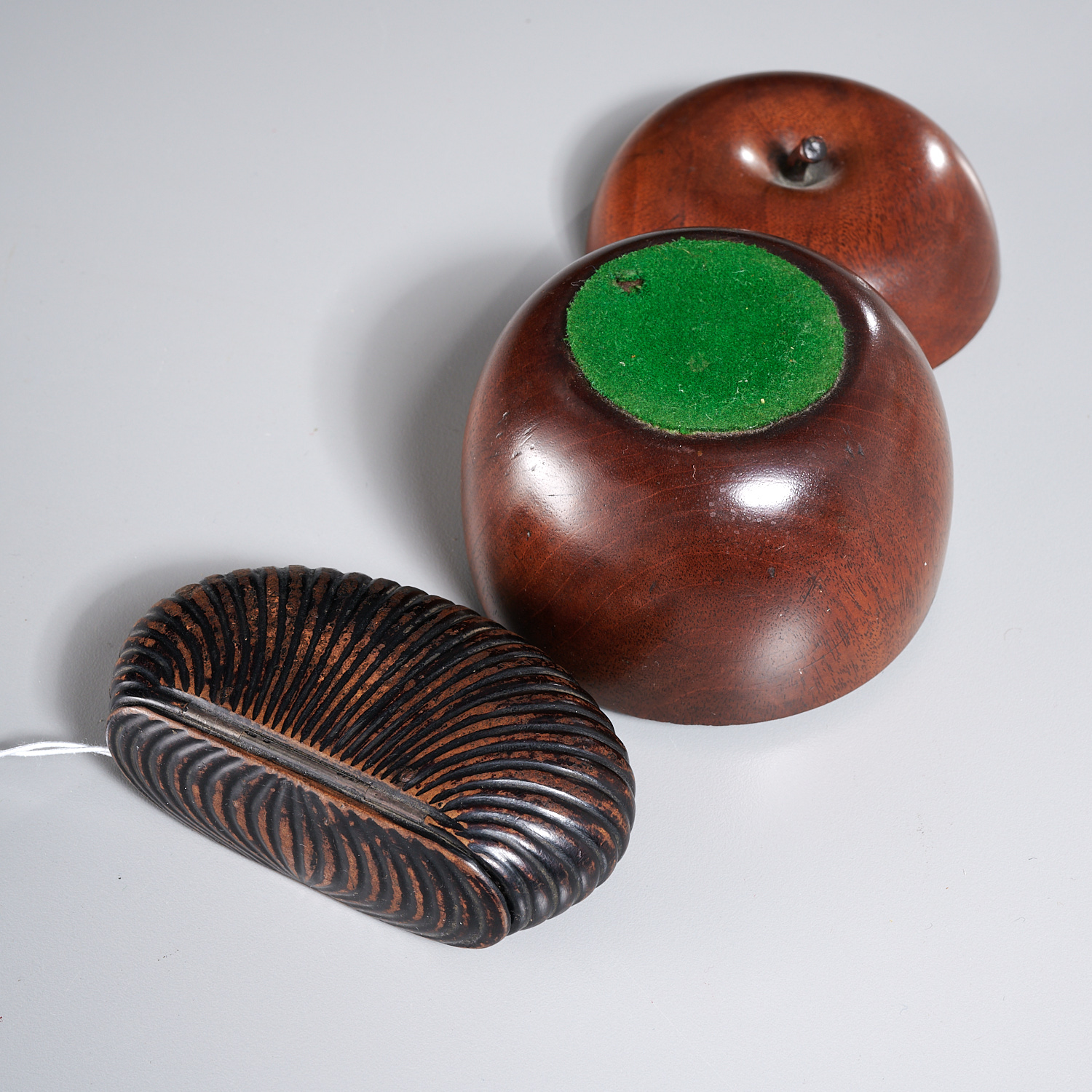 (3) English Treen Figural Boxes - Image 3 of 3