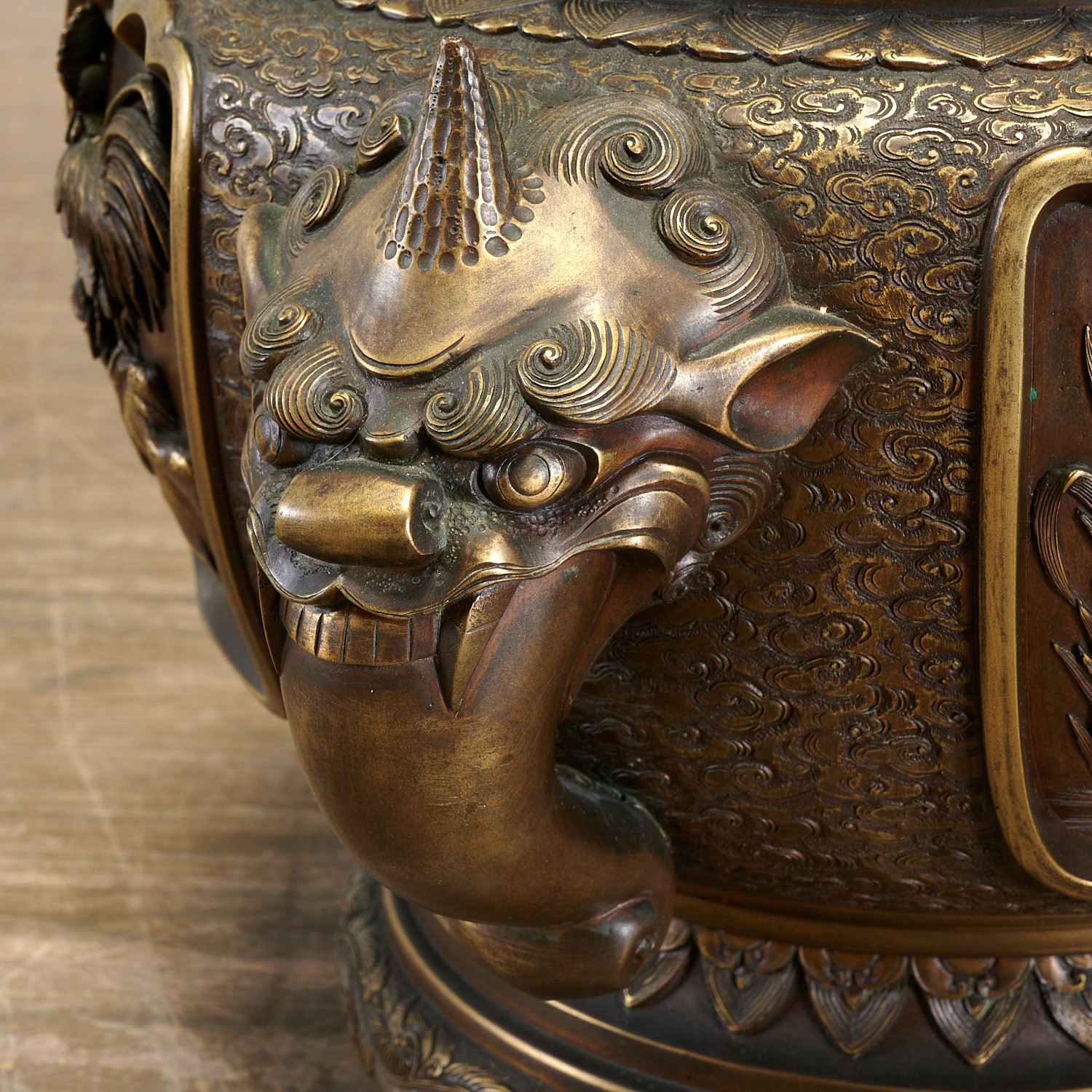 Signed Japanese bronze censer or hibachi - Image 6 of 9