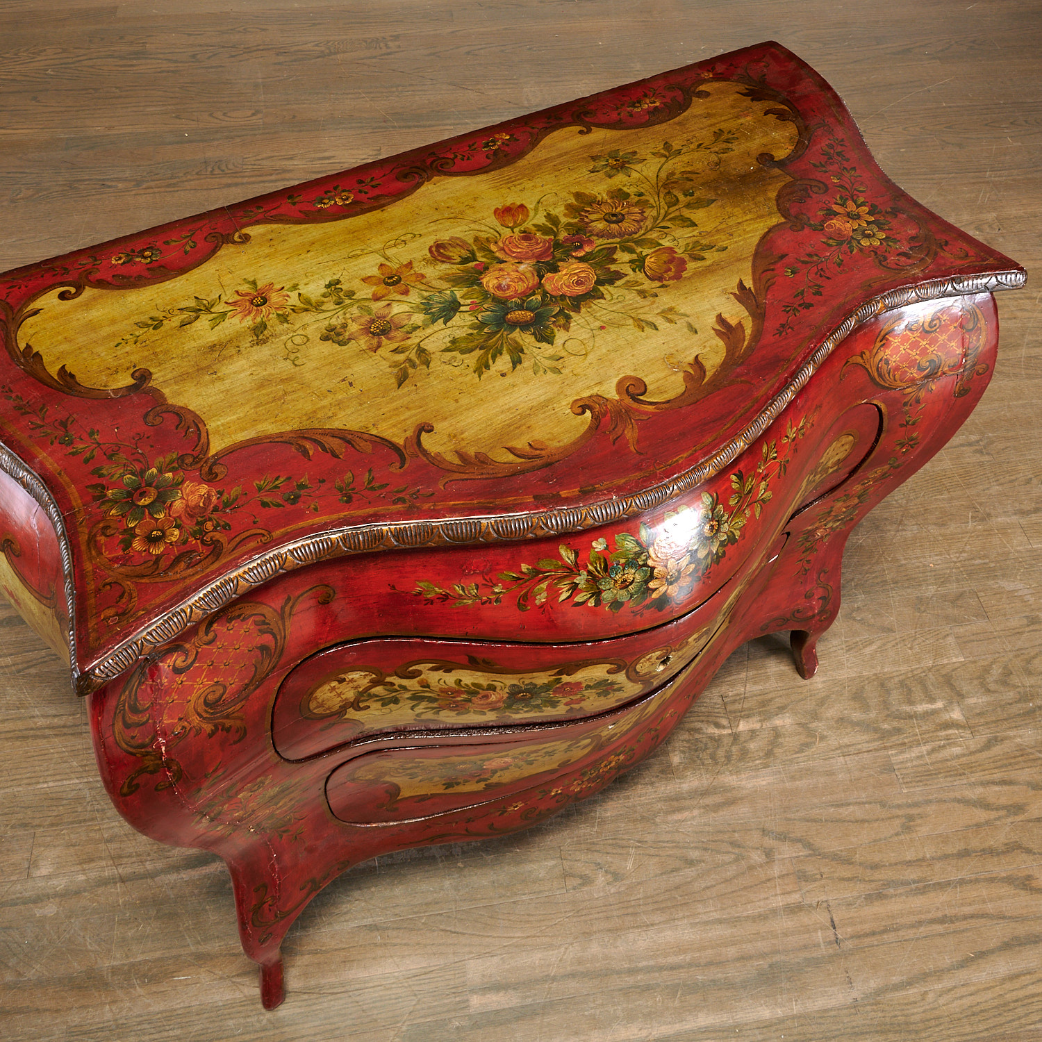 Venetian paint decorated bombe commode - Image 3 of 7