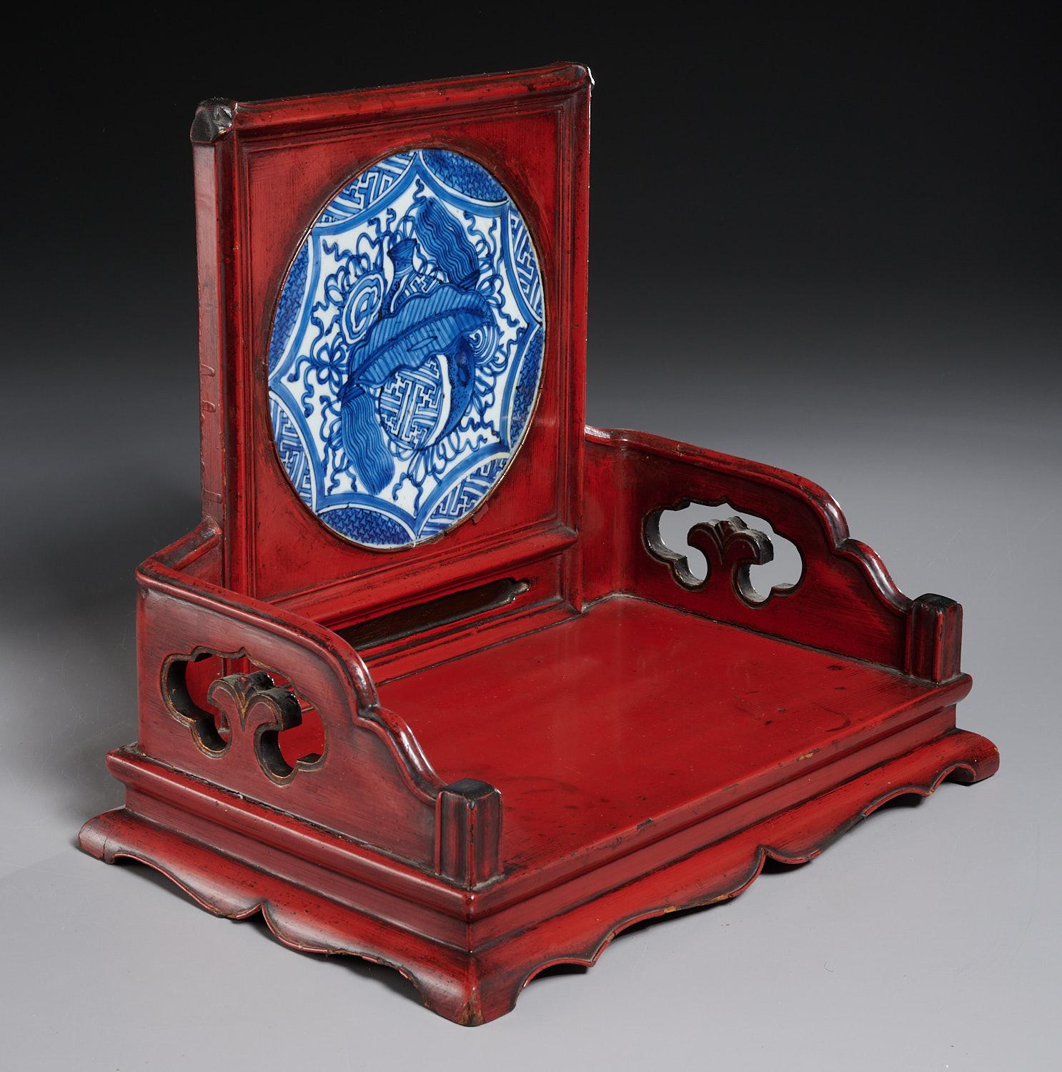 Japanese Classical red lacquer tabletop stand - Image 2 of 8