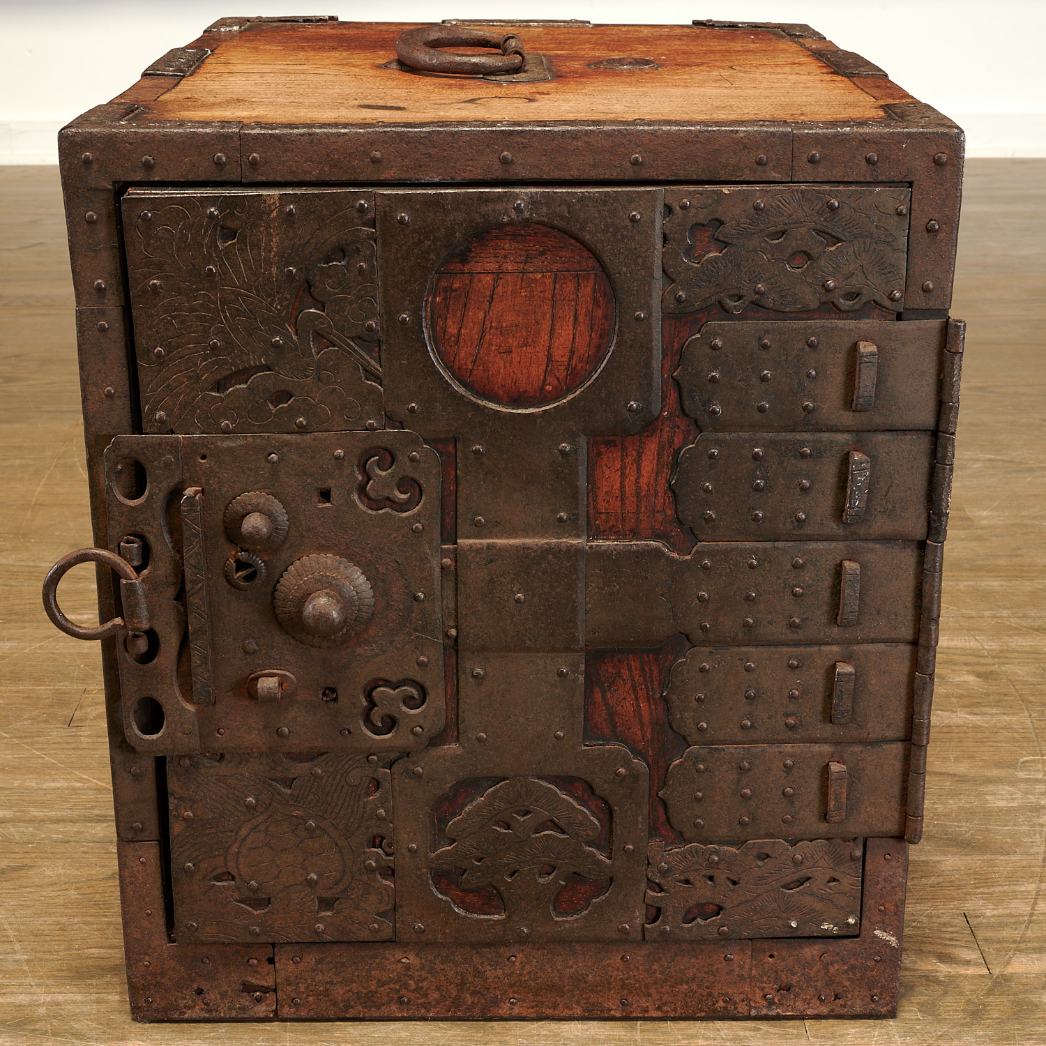 Japanese iron-mounted elm strong box - Image 2 of 7