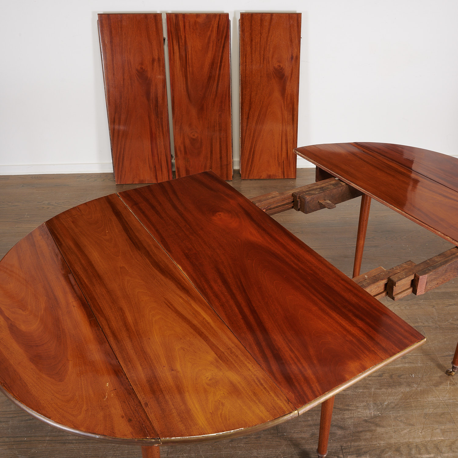 Louis XVI mahogany extension dining table - Image 3 of 8