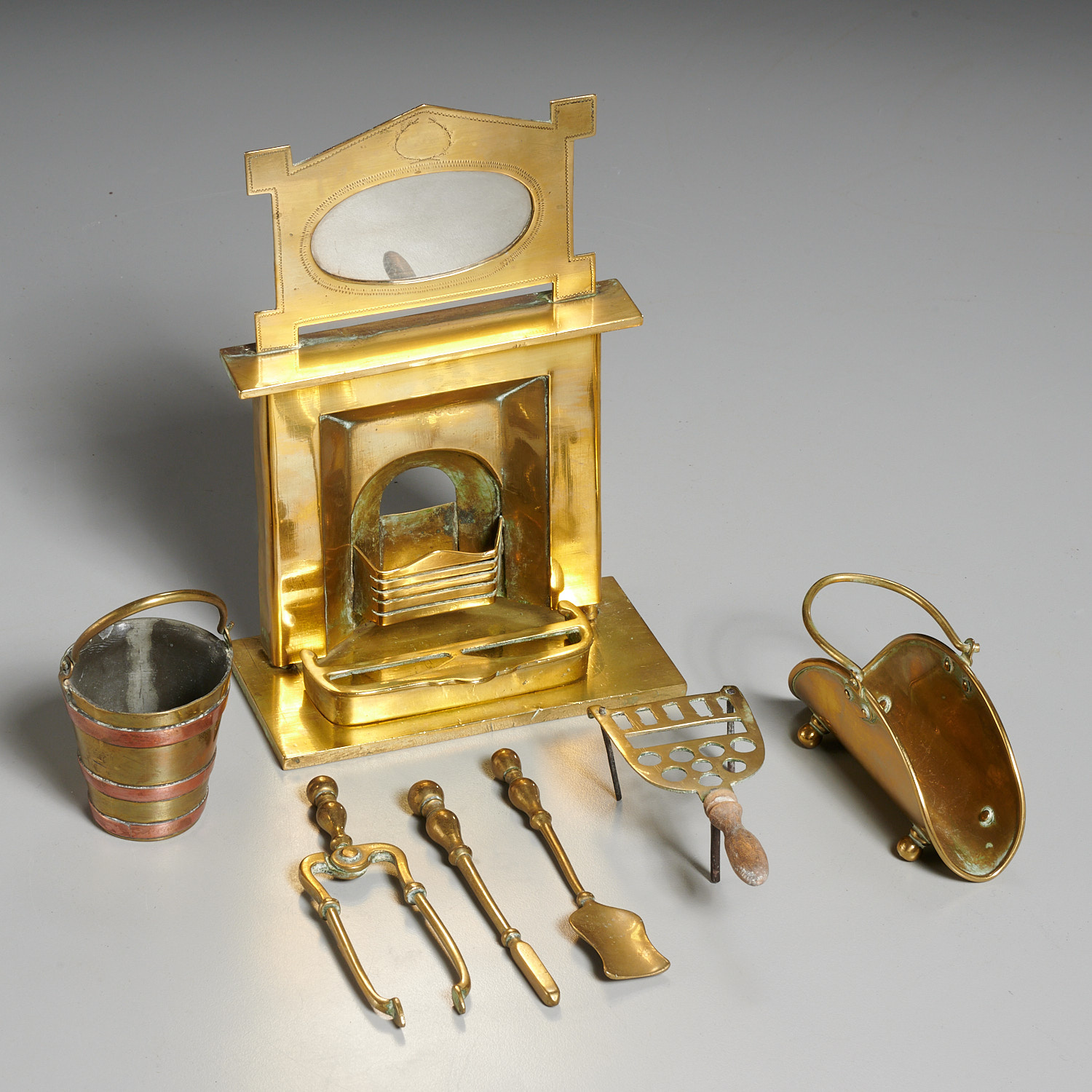 English brass miniature parlor and hearth objects - Image 2 of 9