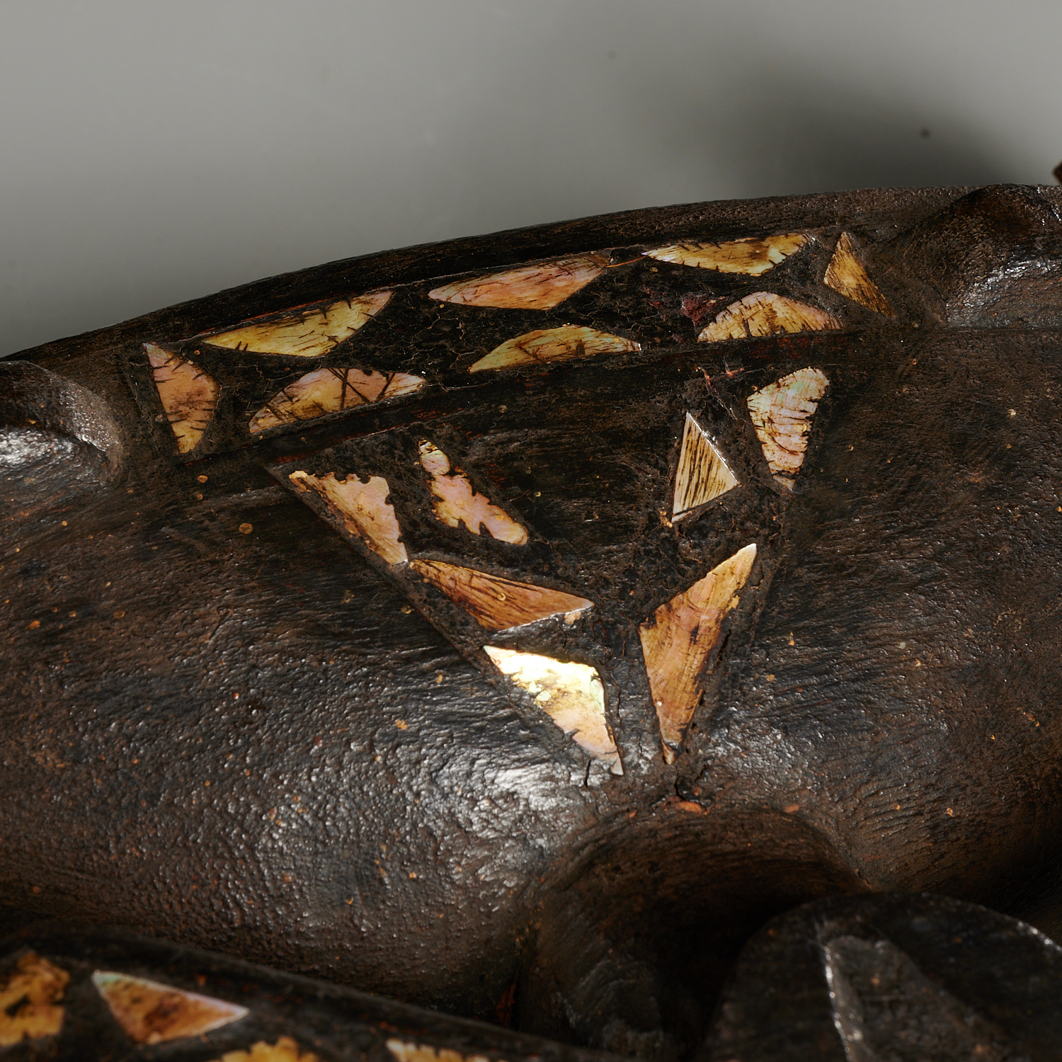 Solomon Islands, ceremonial inlaid figural bowl - Image 5 of 8