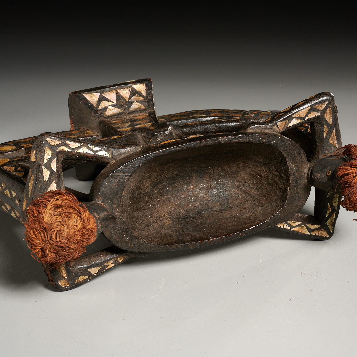 Solomon Islands, ceremonial inlaid figural bowl - Image 6 of 8