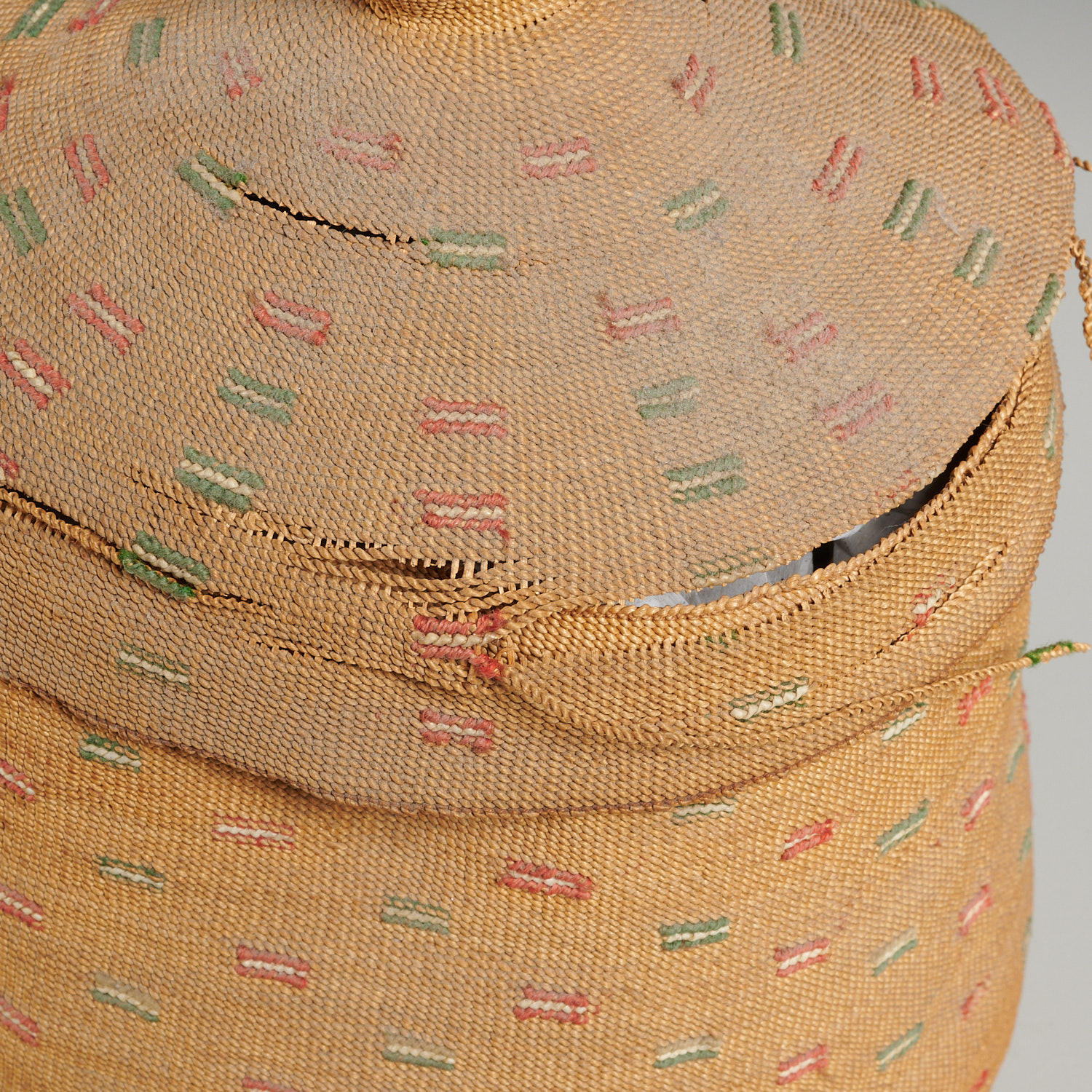 Rare Aluetian twined lidded basket - Image 2 of 9