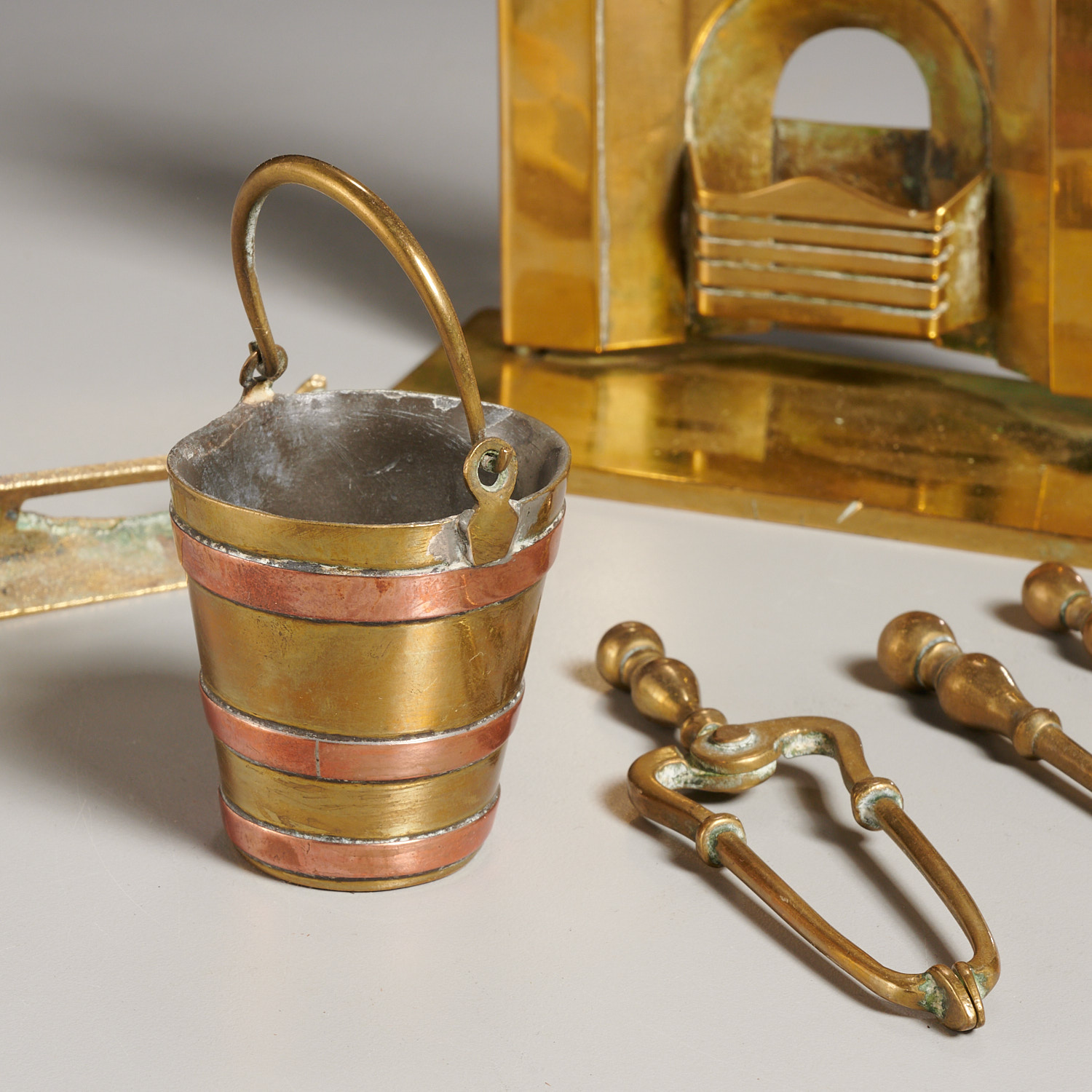 English brass miniature parlor and hearth objects - Image 3 of 9