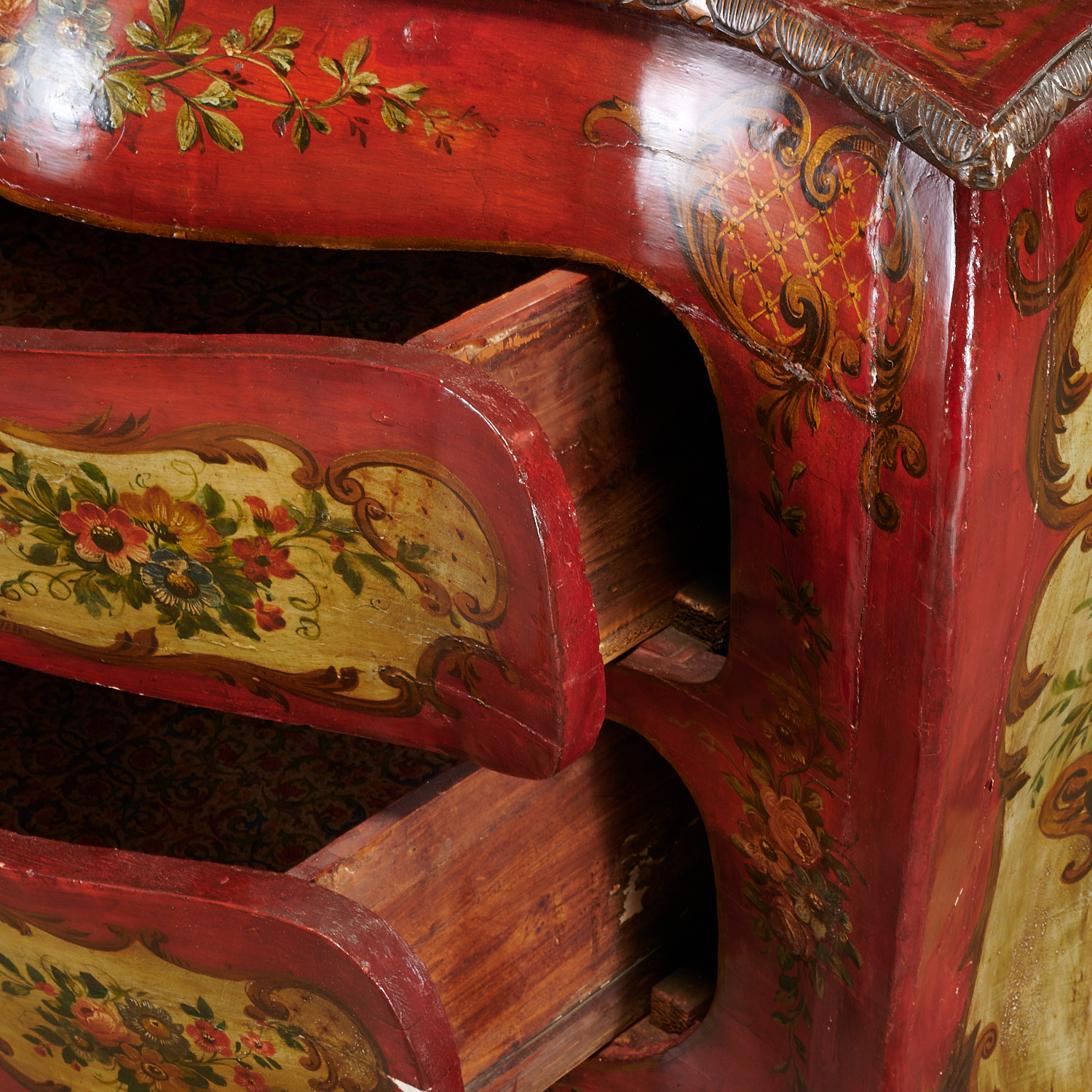 Venetian paint decorated bombe commode - Image 4 of 7