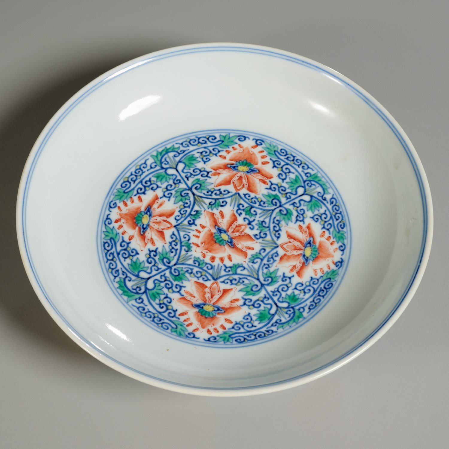Chinese doucai porcelain dish - Image 2 of 5