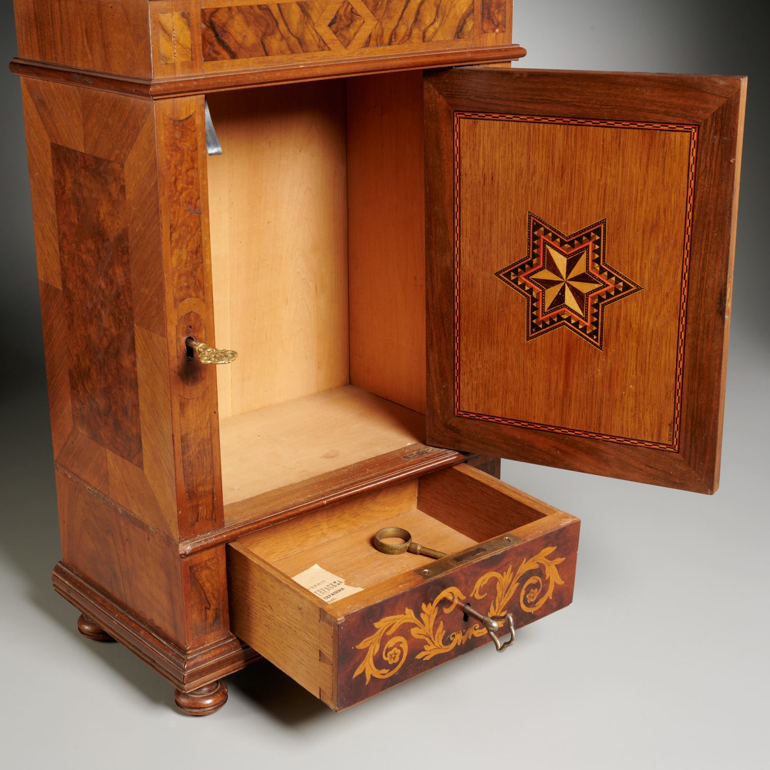 Continental Neoclassic marquetry tabletop cabinet - Image 5 of 8