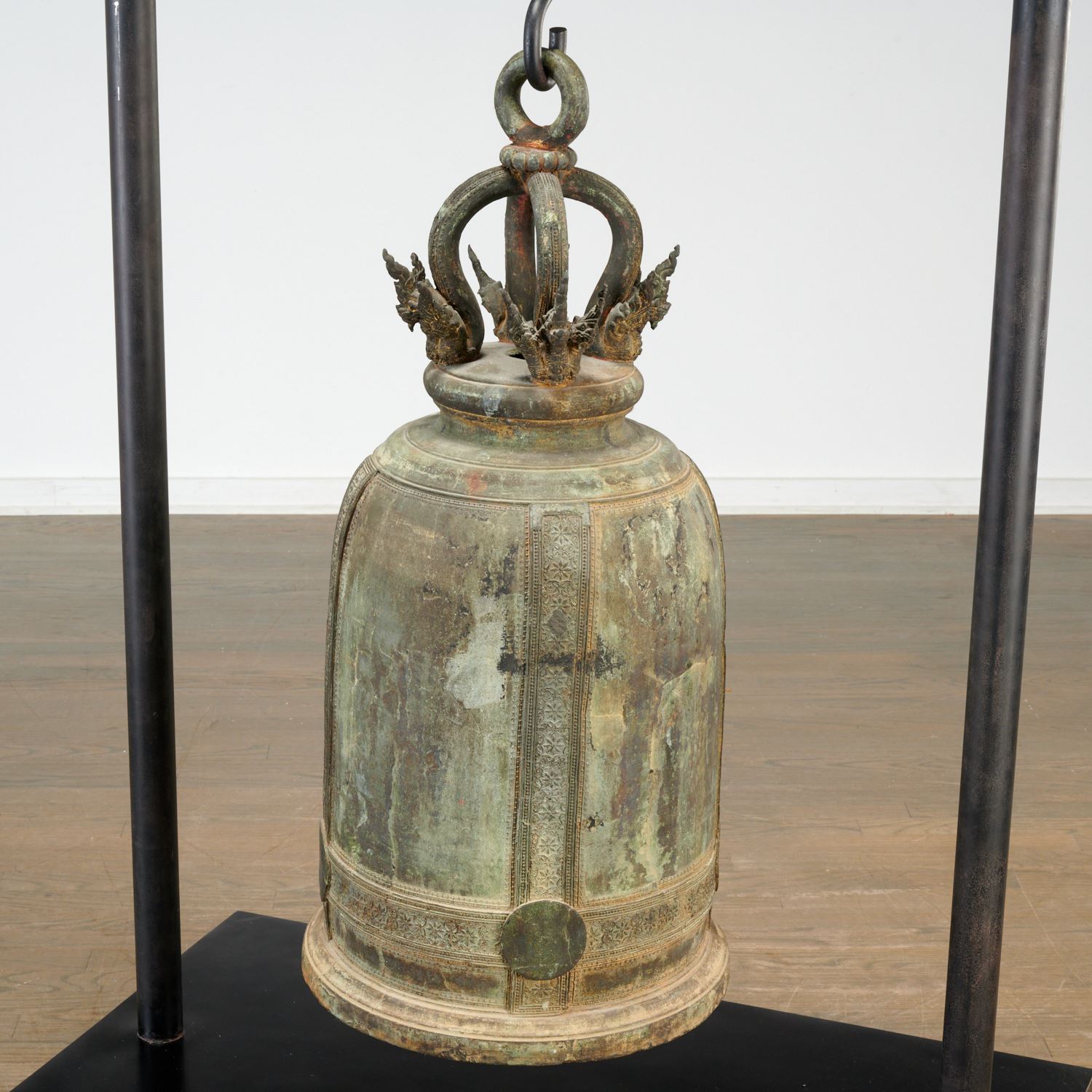 Large Thai bronze temple bell and stand - Image 7 of 8