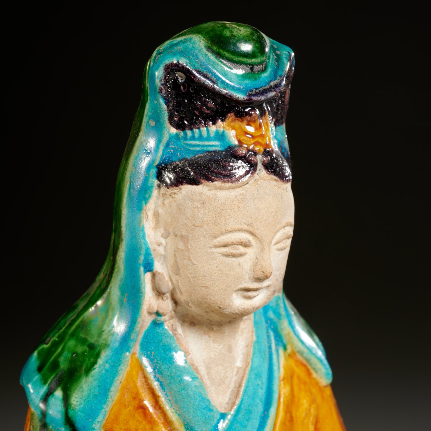 Chinese Fahua glazed Guanyin with child - Image 3 of 6