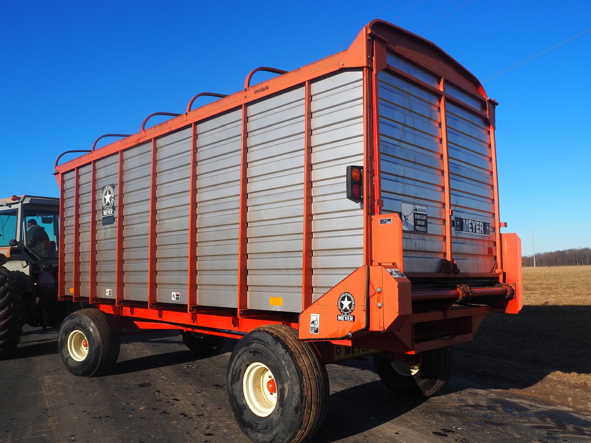 MEYER 3120 REAR UNLOAD FORAGE WAGON - Image 5 of 9