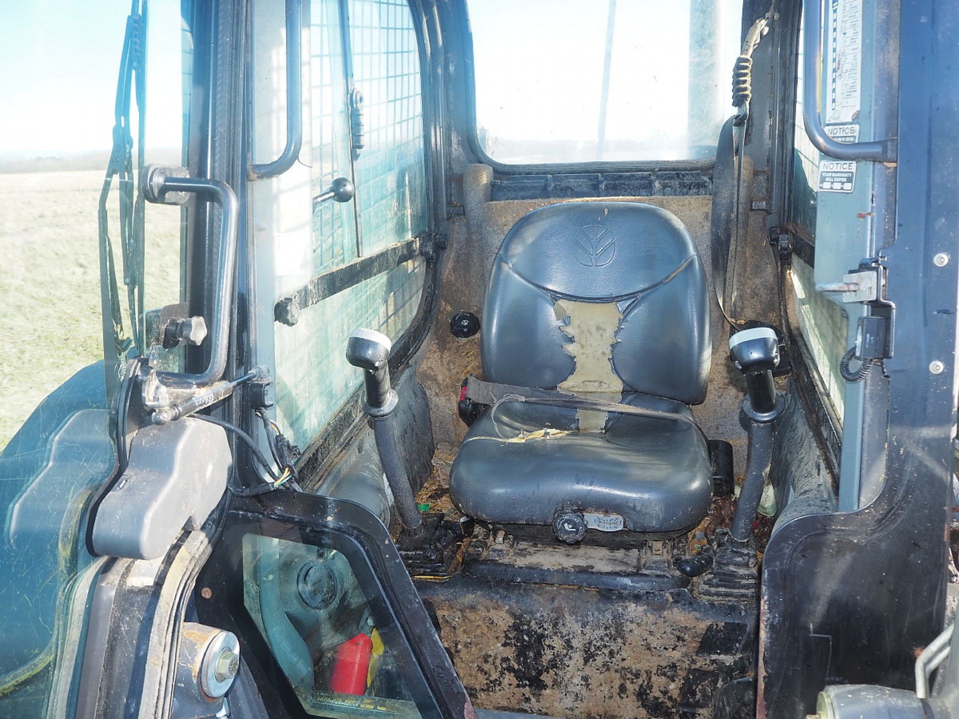 NEW HOLLAND L218 SUPERBOOM SKID STEER - Image 6 of 8