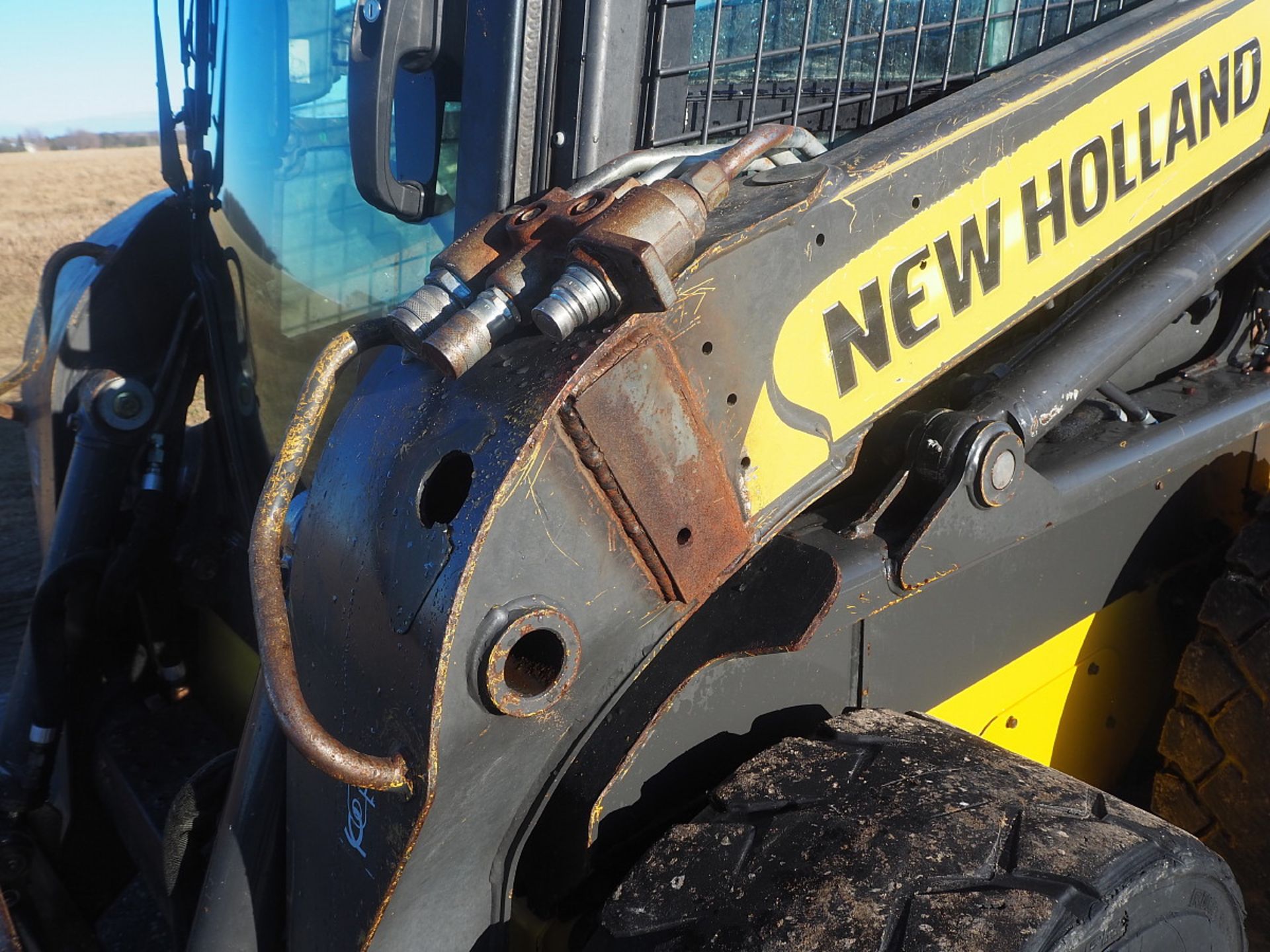 NEW HOLLAND L218 SUPERBOOM SKID STEER - Image 7 of 8