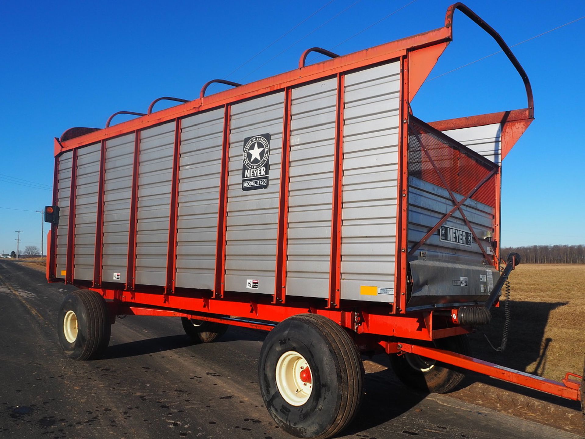 MEYER 3120 REAR UNLOAD FORAGE WAGON - Image 6 of 9