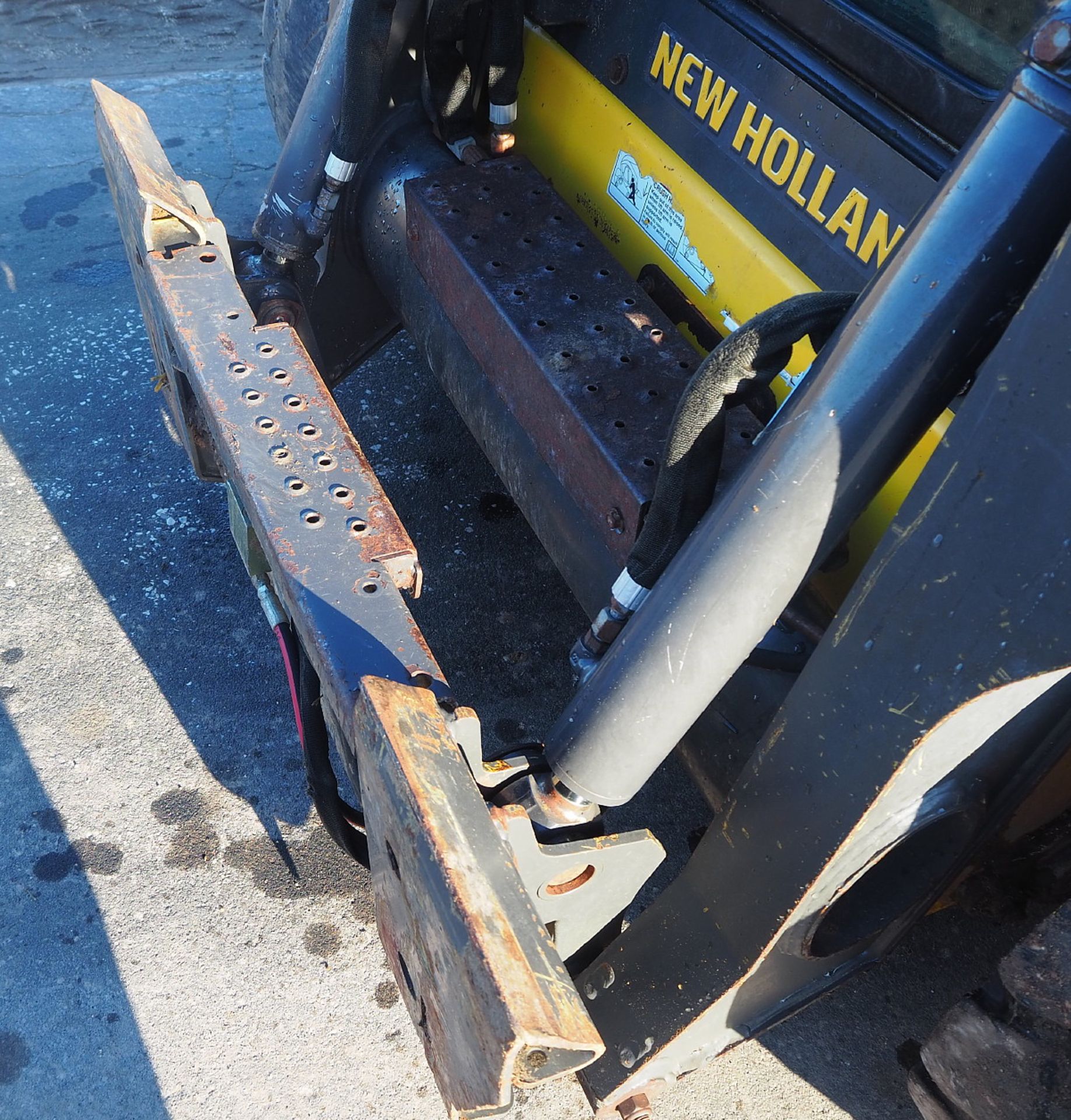 NEW HOLLAND L218 SUPERBOOM SKID STEER - Image 5 of 8