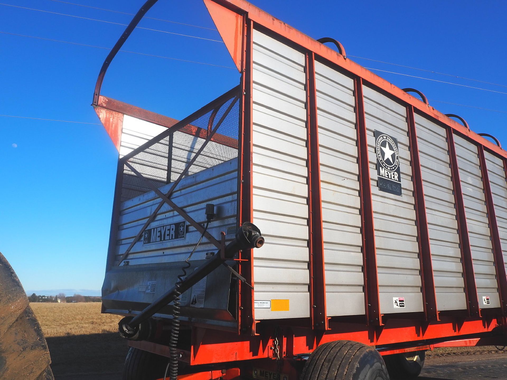 MEYER 3120 REAR UNLOAD FORAGE WAGON - Image 3 of 9