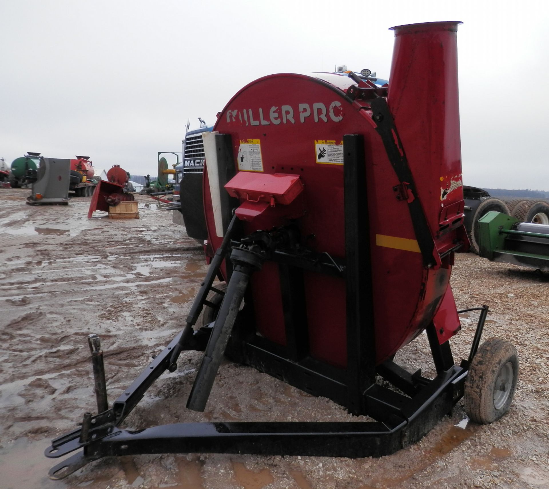 MILLER PRO 1060 SERIES II FORAGE BLOWER - Image 2 of 4