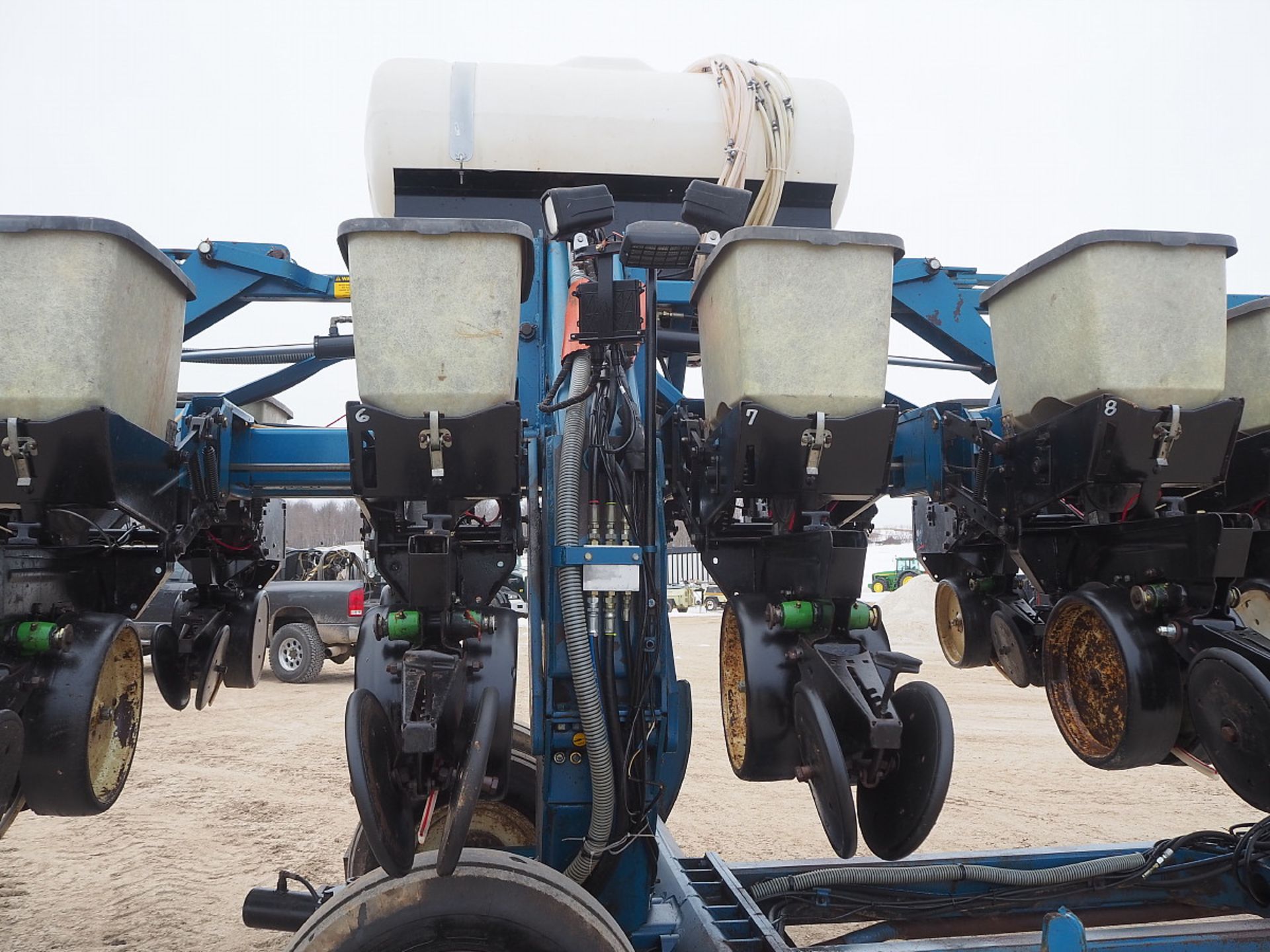 KINZE 2300 INTER ROW PLANTER - Image 6 of 13