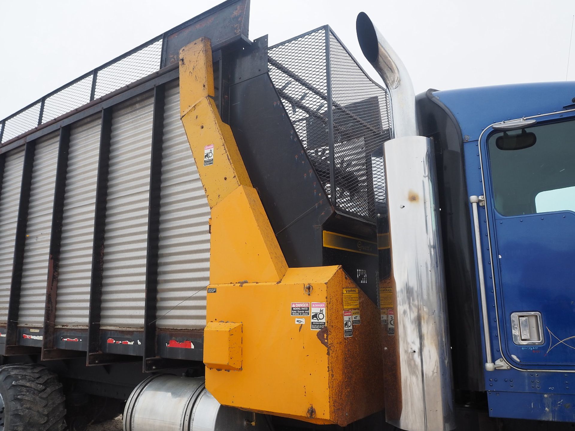 KENWORTH T-800 w/GRUETT 6900 20' COMBO FORAGE BOX - Image 10 of 10