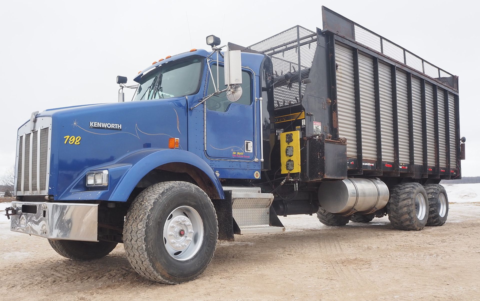 KENWORTH T-800 w/GRUETT 6900 20' COMBO FORAGE BOX