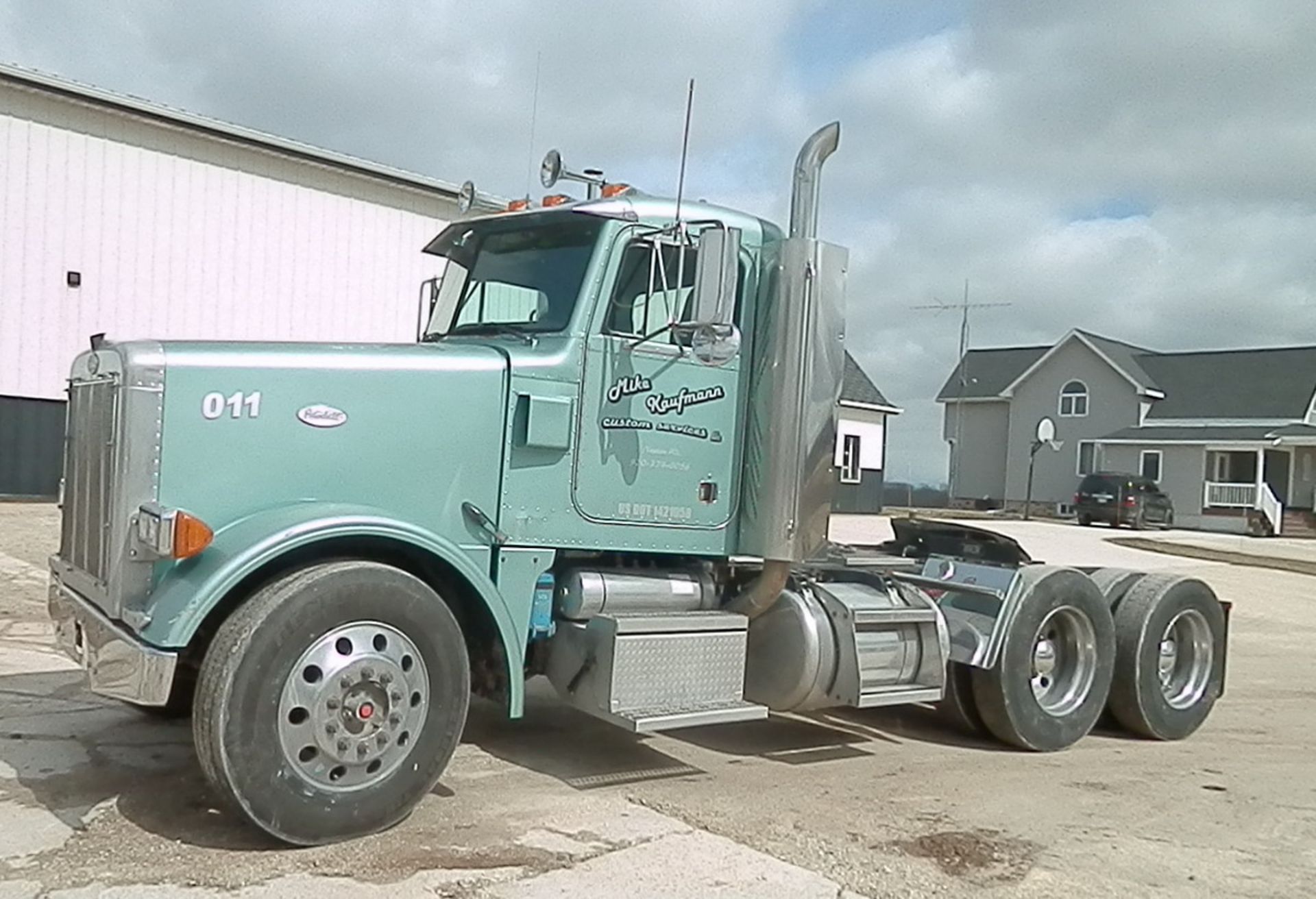 '95 PETERBILT DAY CAB