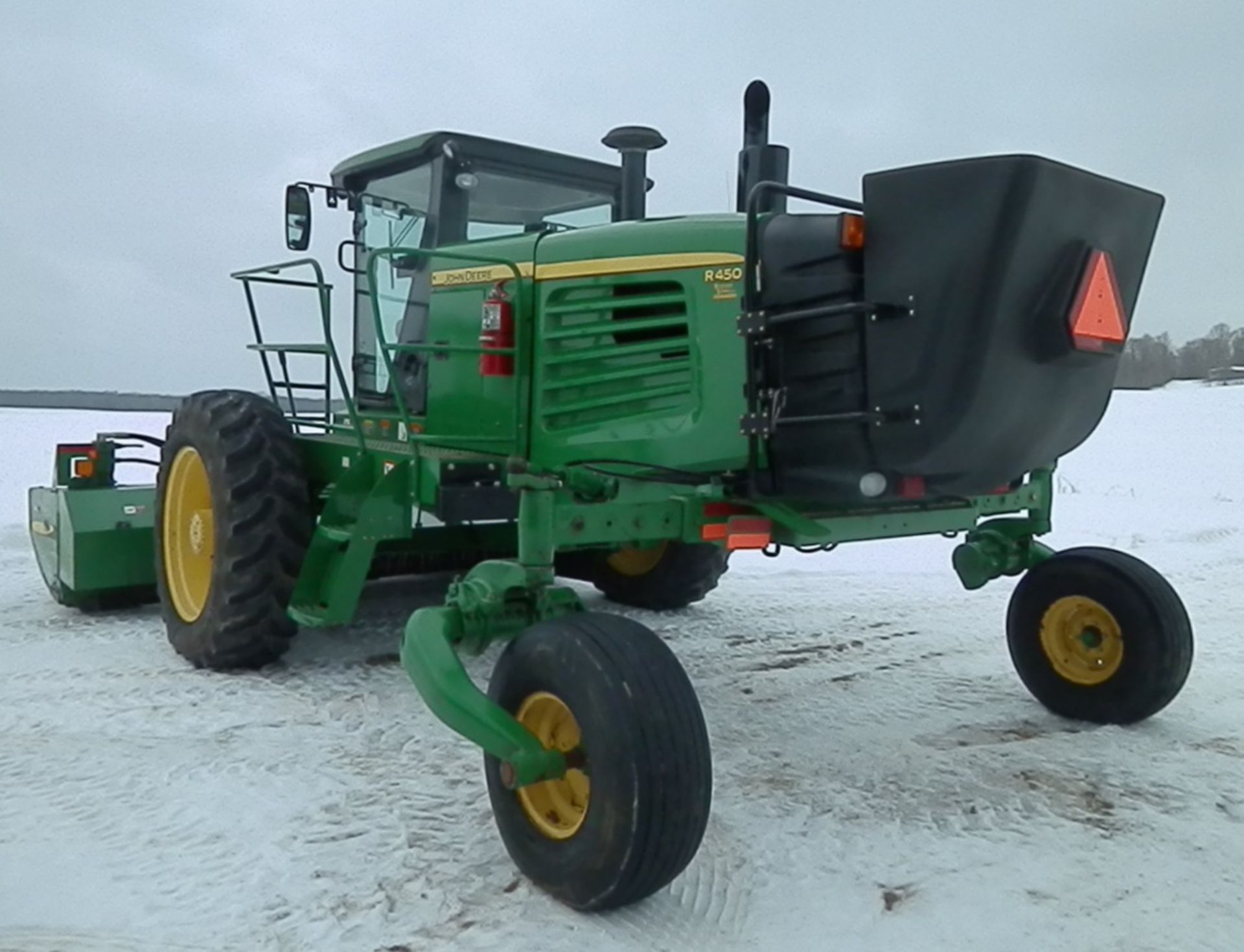 JOHN DEERE R450 SELF PROPELLED DISCBINE - Image 4 of 6