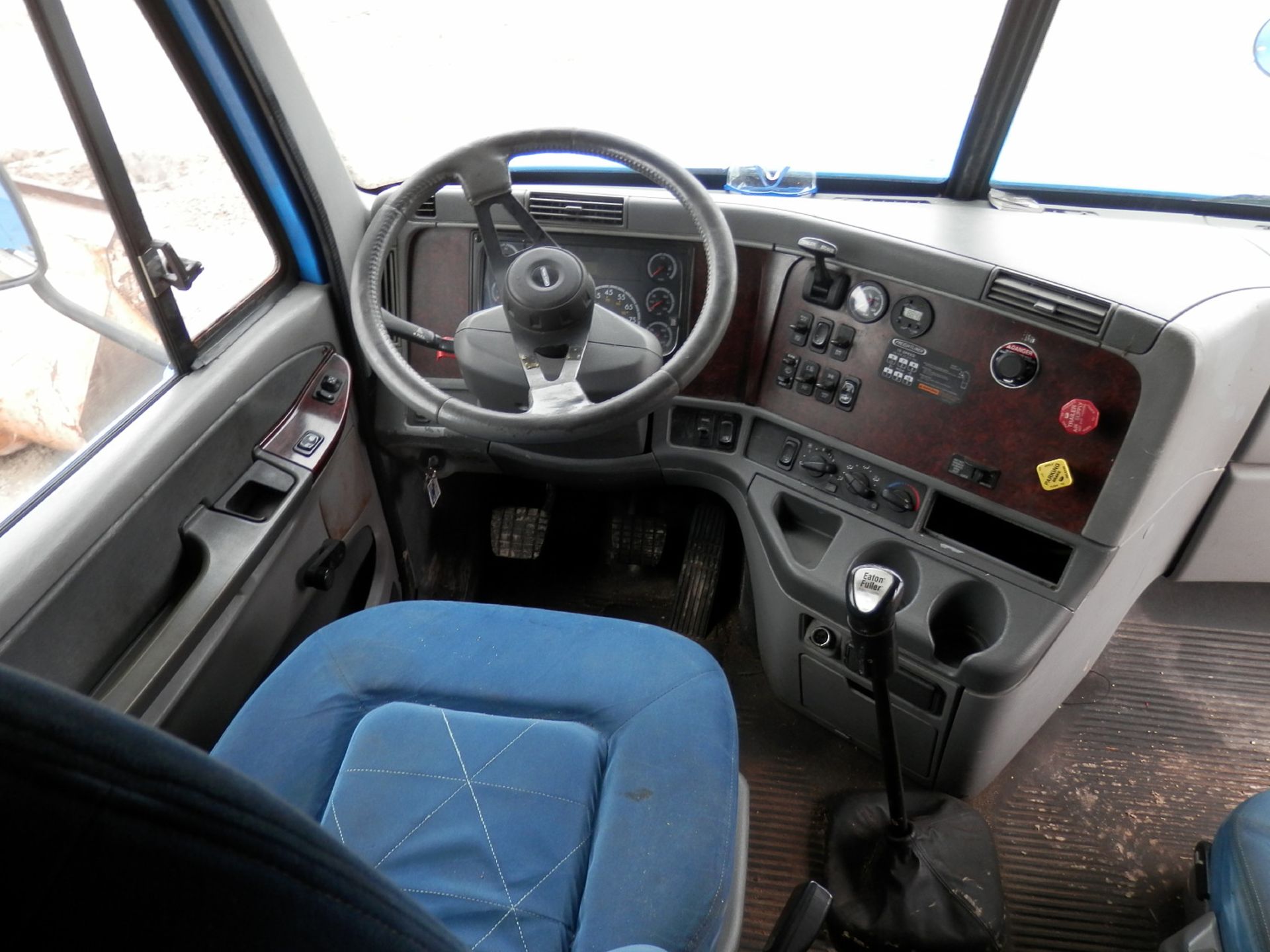 2007 FREIGHTLINER COLUMBIA SEMI TRACTOR - Image 11 of 21