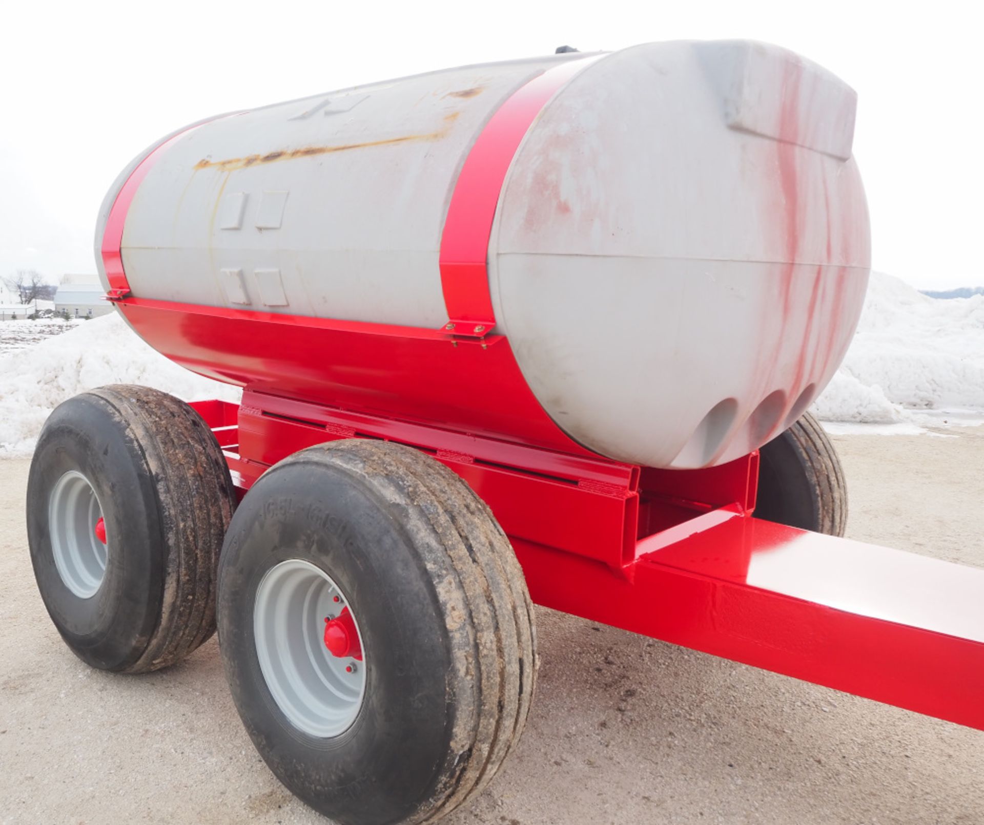 1000 GAL LIQUID SUPPLY TANK ON WAGON - Image 3 of 5