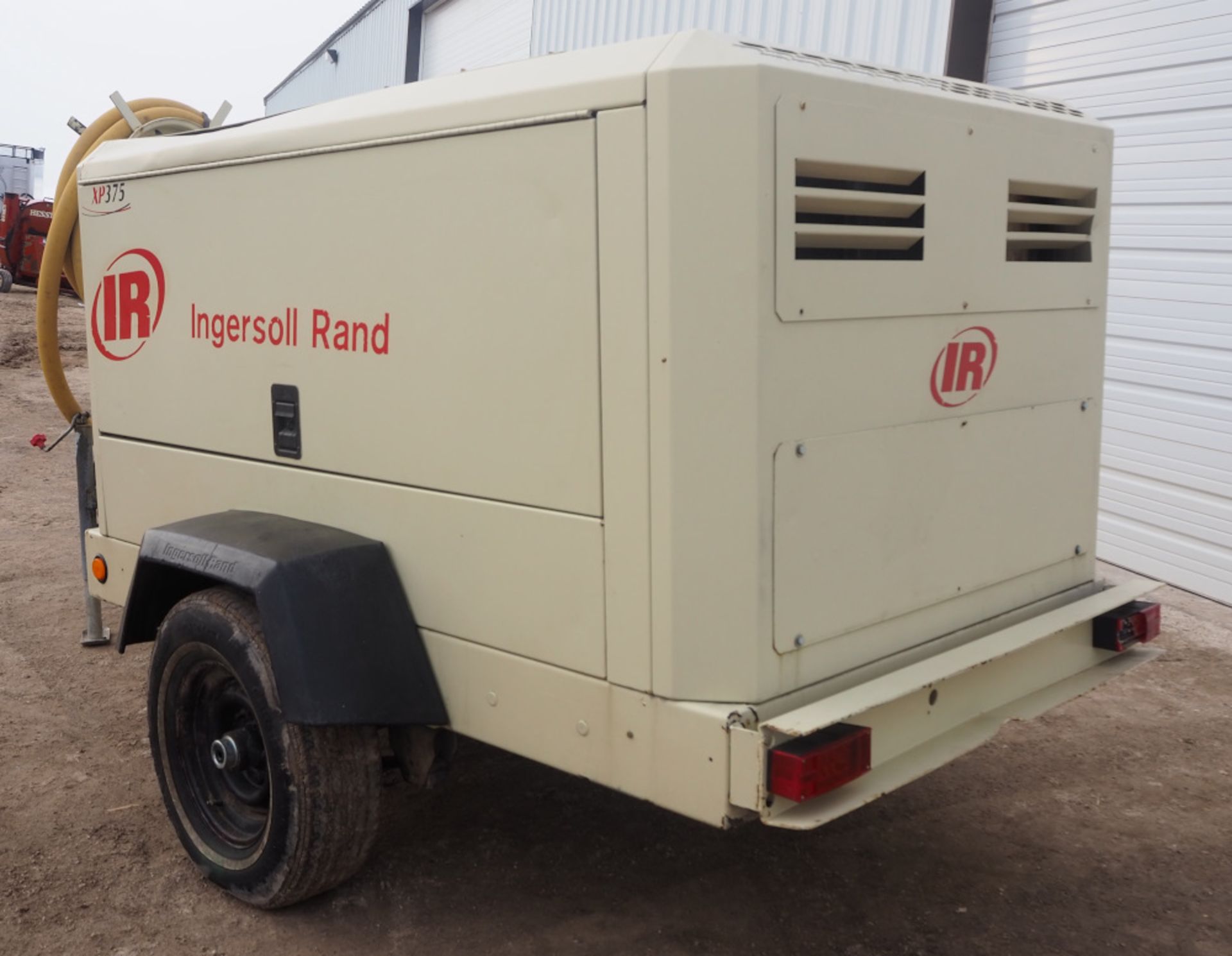 INGERSOL RAND XP375 PORTABLE AIR COMPRESSOR - Image 3 of 5