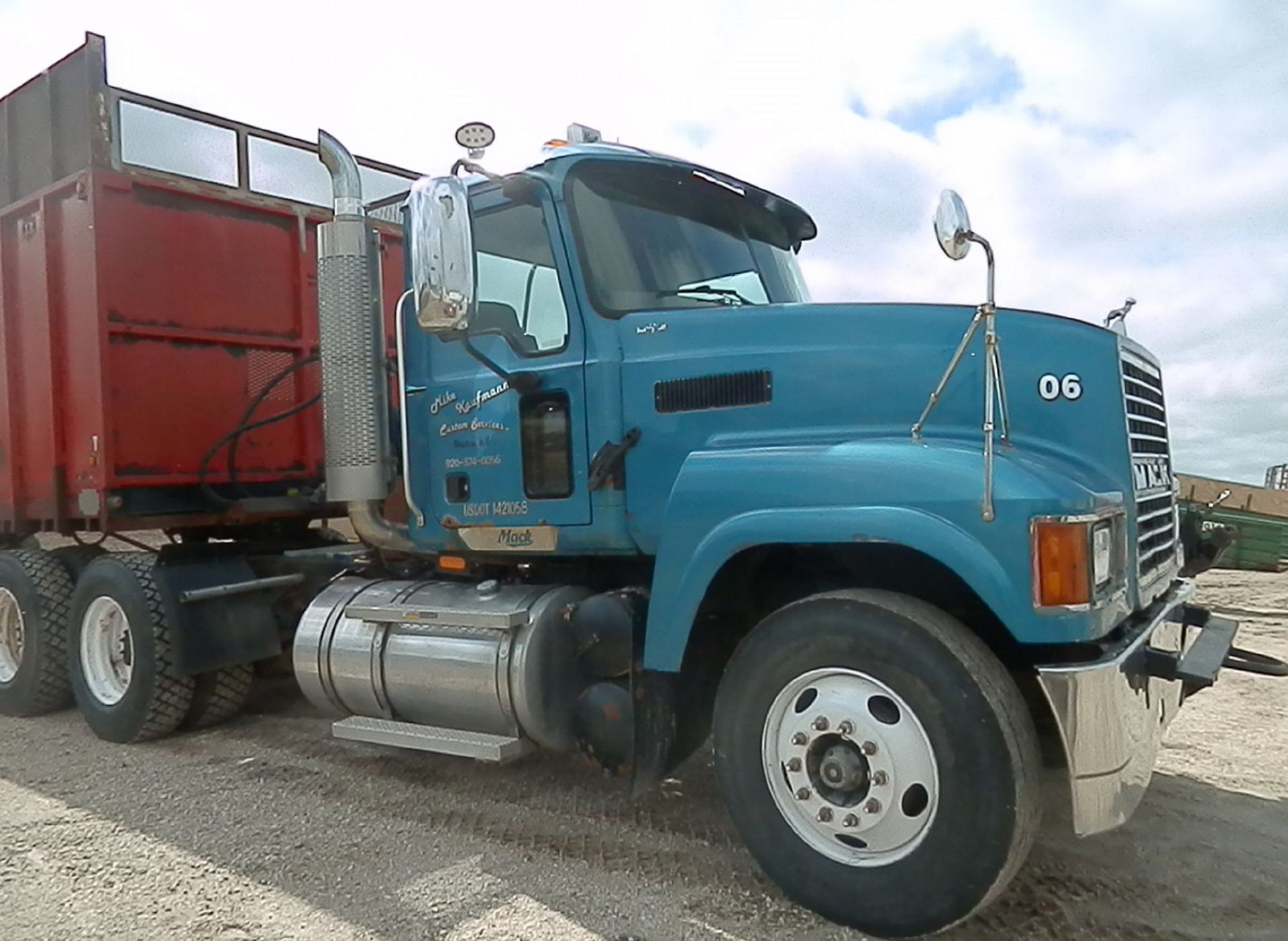 2006 MACK DAY CAB SEMI TRACTOR