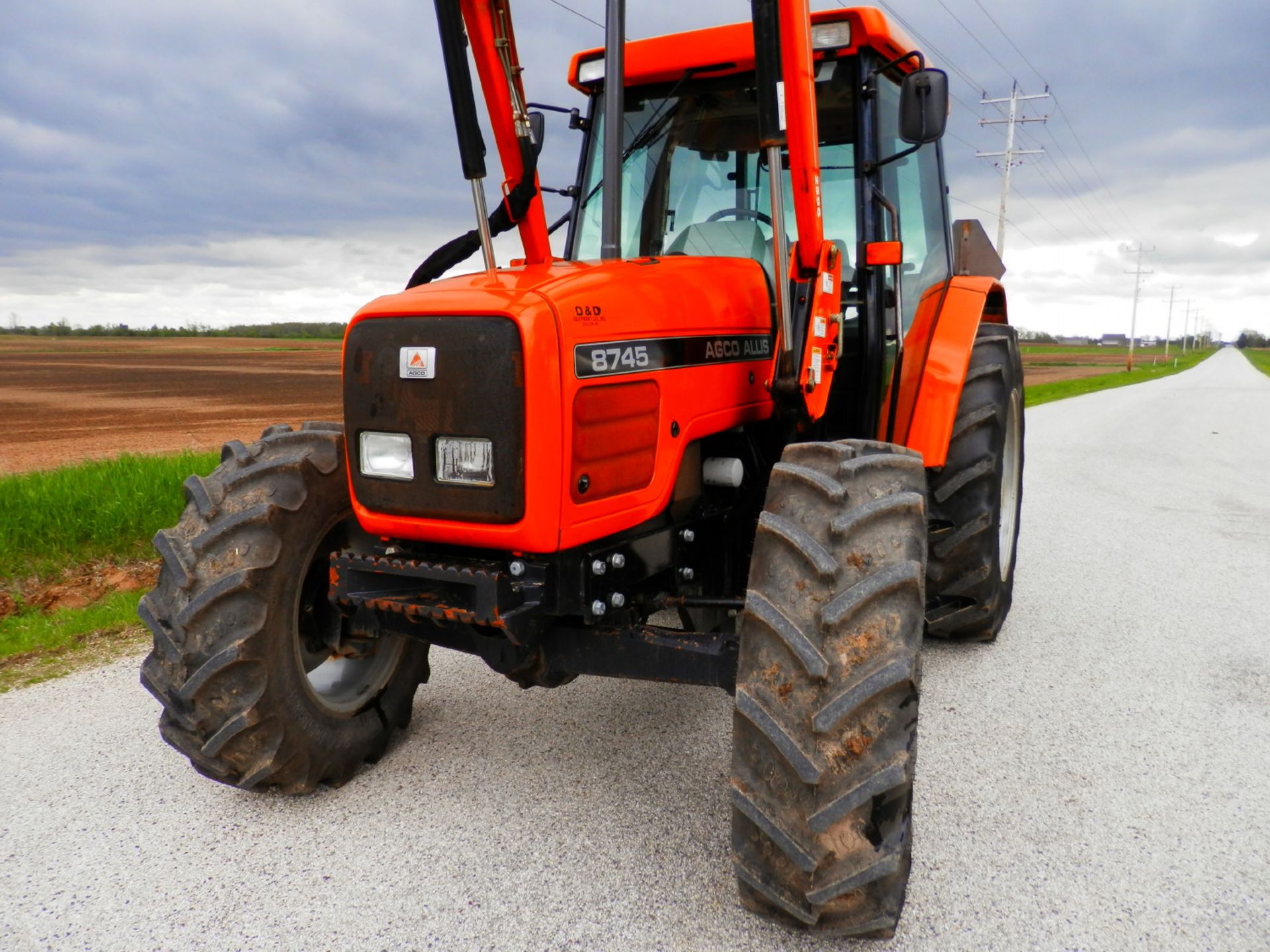 AGCO ALLIS 8745 MFWD TRACTOR w/BUHLER 2596 QT HI CLEARANCE LOADER - Image 8 of 15