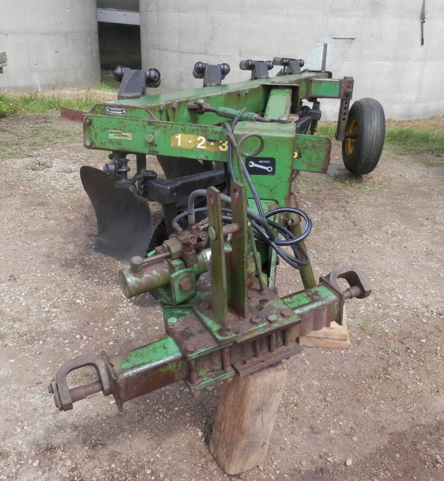 JOHN DEERE 2700 4X SAR PLOW - Image 2 of 6