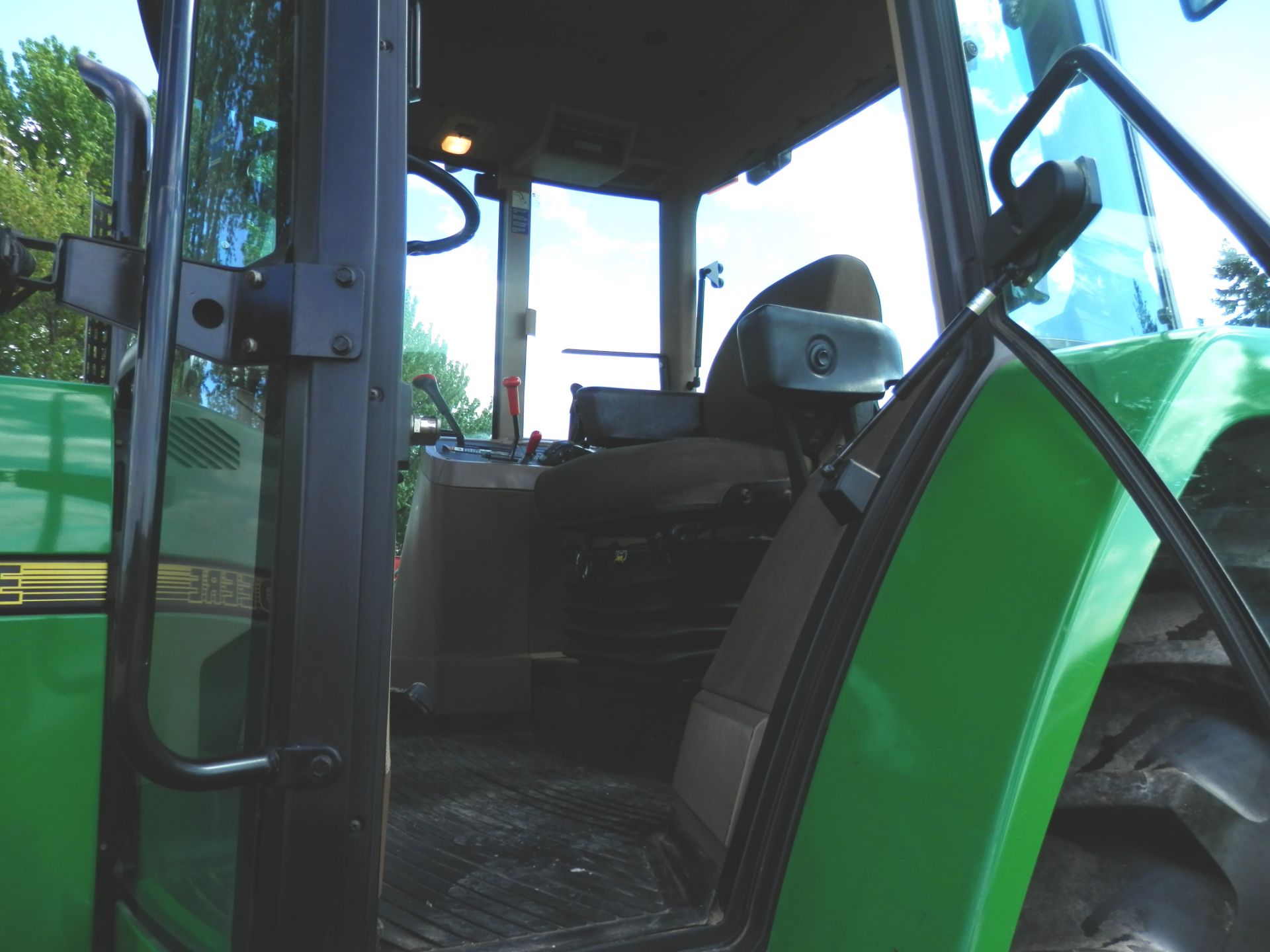 JOHN DEERE 7200 TRACTOR - Image 14 of 19