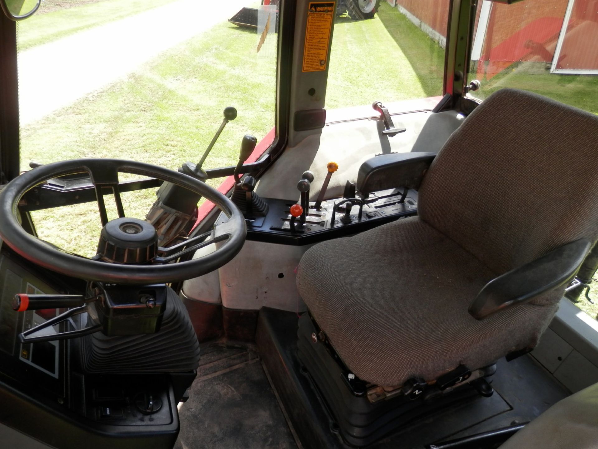 CASE IH 5250 MAXXUM MFWD TRACTOR w/CIH QT 520 LOADER - Image 7 of 10