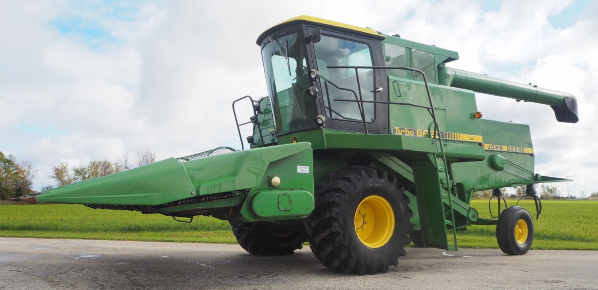 JD 6620 HYDRO COMBINE w/JD 213 GRAIN PLATFORM & JD 6RN CORNHEAD