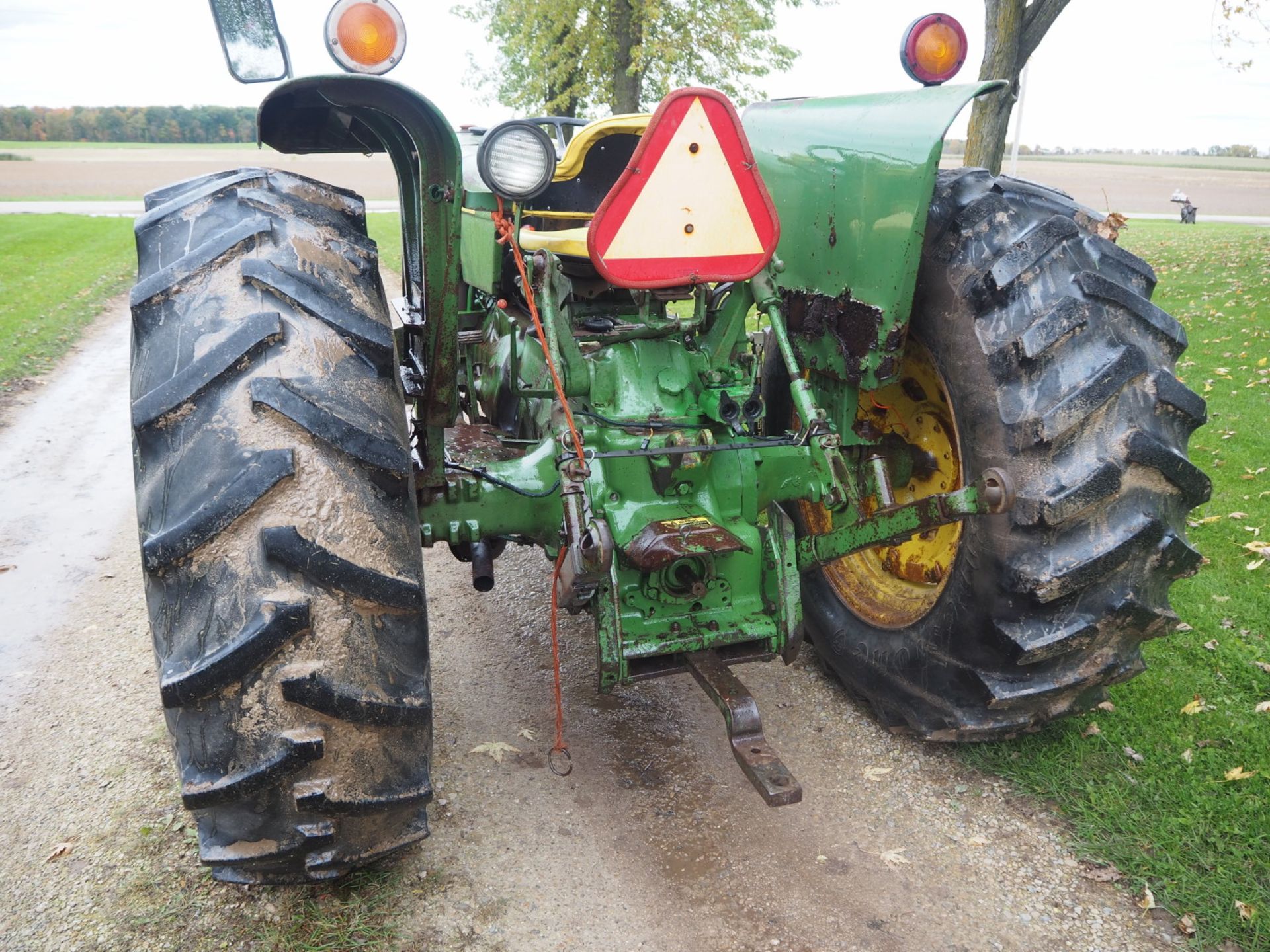 JD 2440 DSL. UTILITY TRACTOR - Image 3 of 8