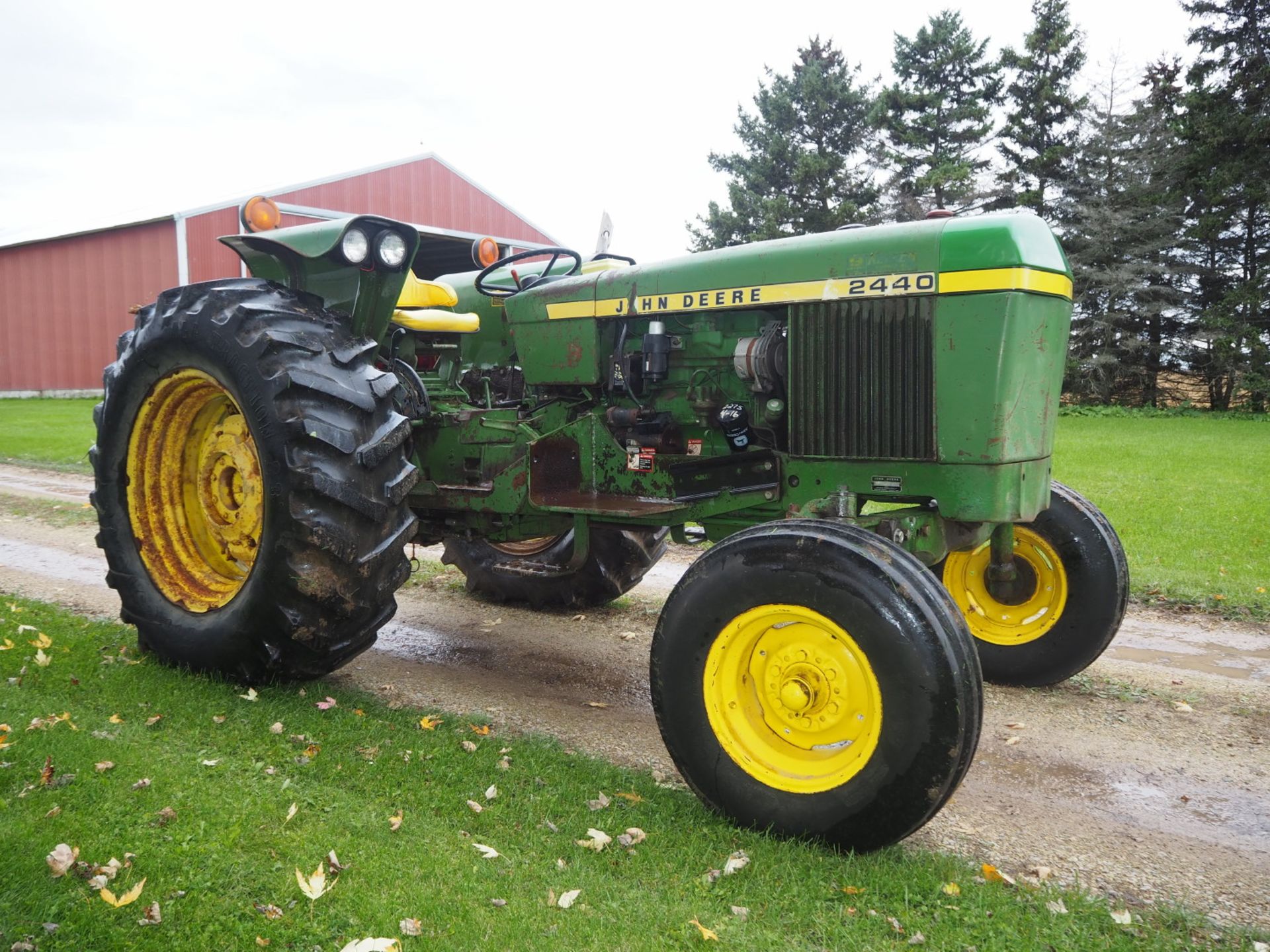 JD 2440 DSL. UTILITY TRACTOR