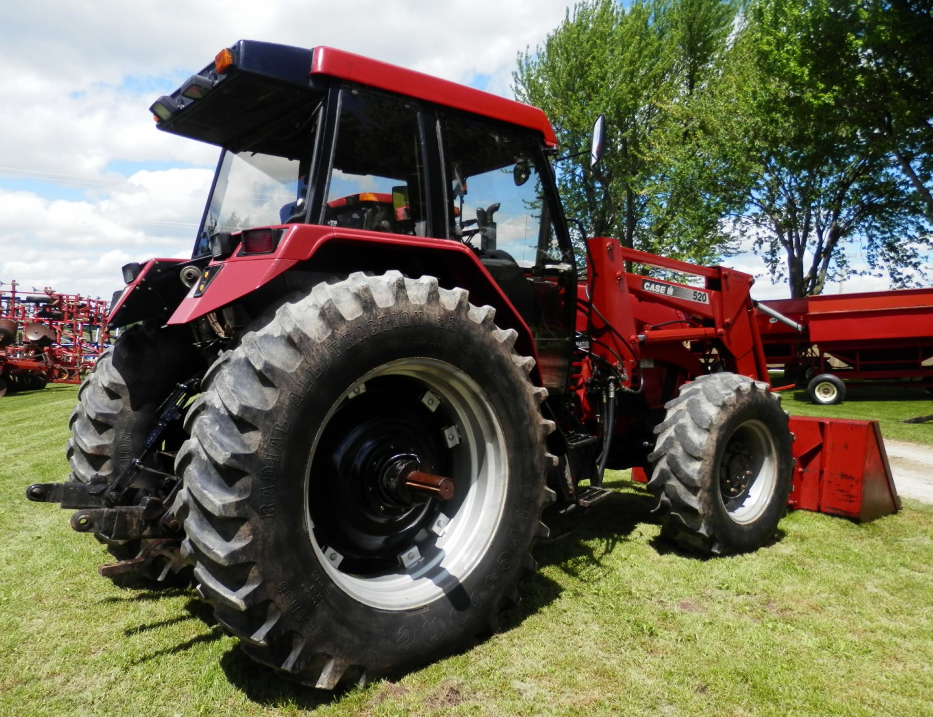 CASE IH 5250 MAXXUM MFWD TRACTOR w/CIH QT 520 LOADER - Image 6 of 10