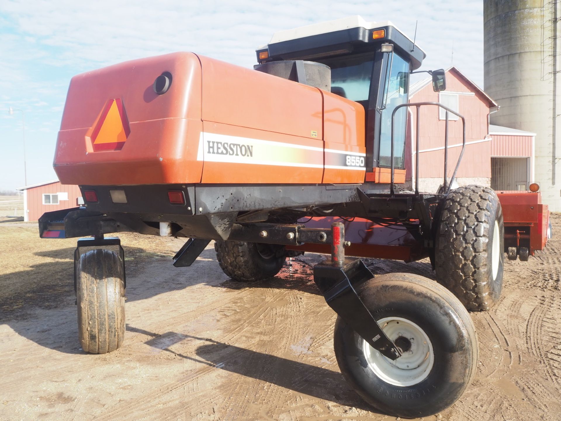 HESSTON 8550 SP DISCBINE w/8070 16' PLATFORM - Image 4 of 11