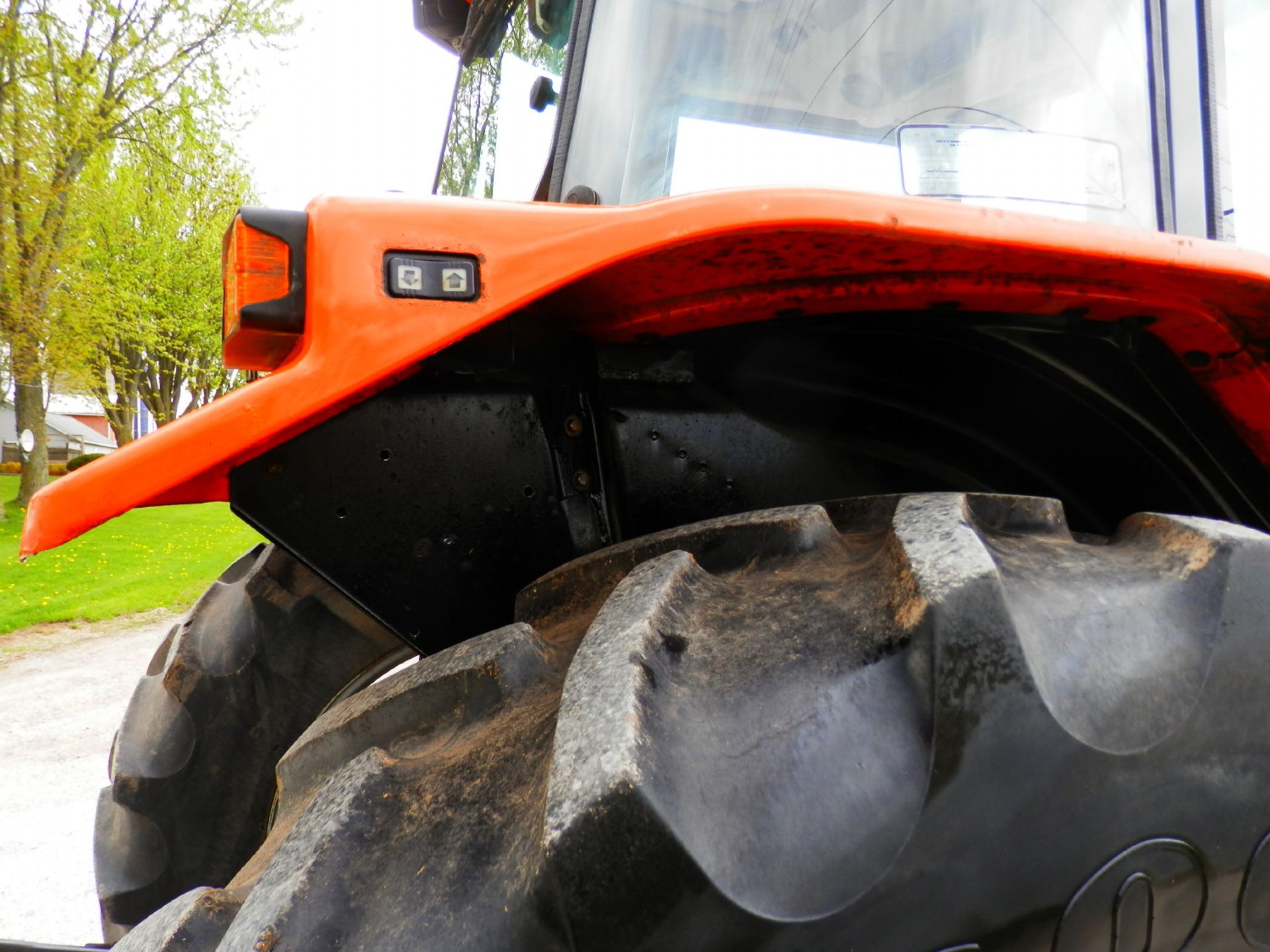 AGCO ALLIS 8745 MFWD TRACTOR w/BUHLER 2596 QT HI CLEARANCE LOADER - Image 9 of 15