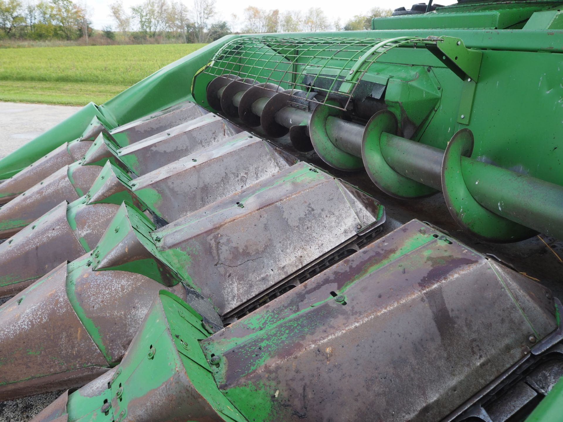 JD 6620 HYDRO COMBINE w/JD 213 GRAIN PLATFORM & JD 6RN CORNHEAD - Image 17 of 32