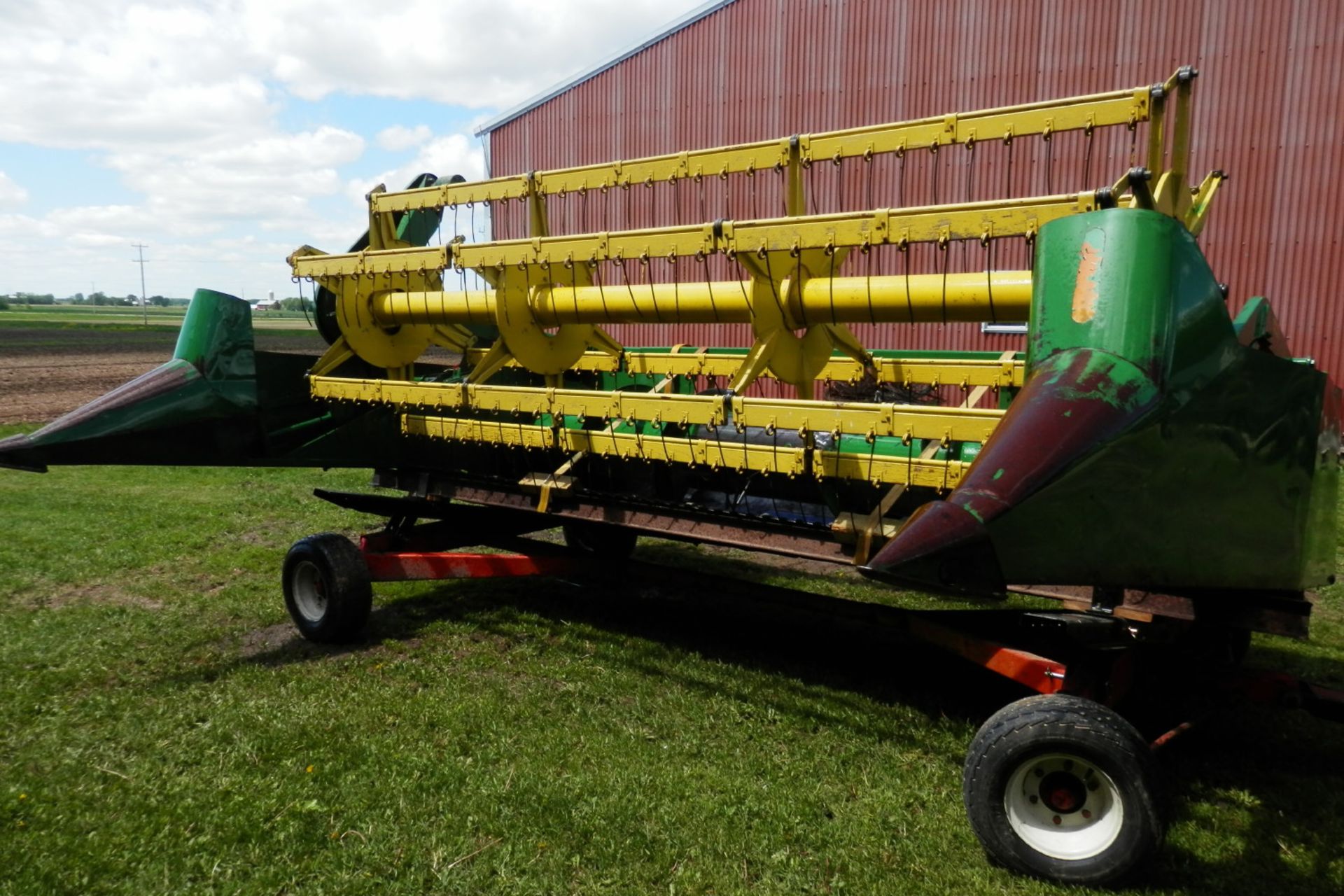 JD 6620 HYDRO COMBINE w/JD 213 GRAIN PLATFORM & JD 6RN CORNHEAD - Image 23 of 32